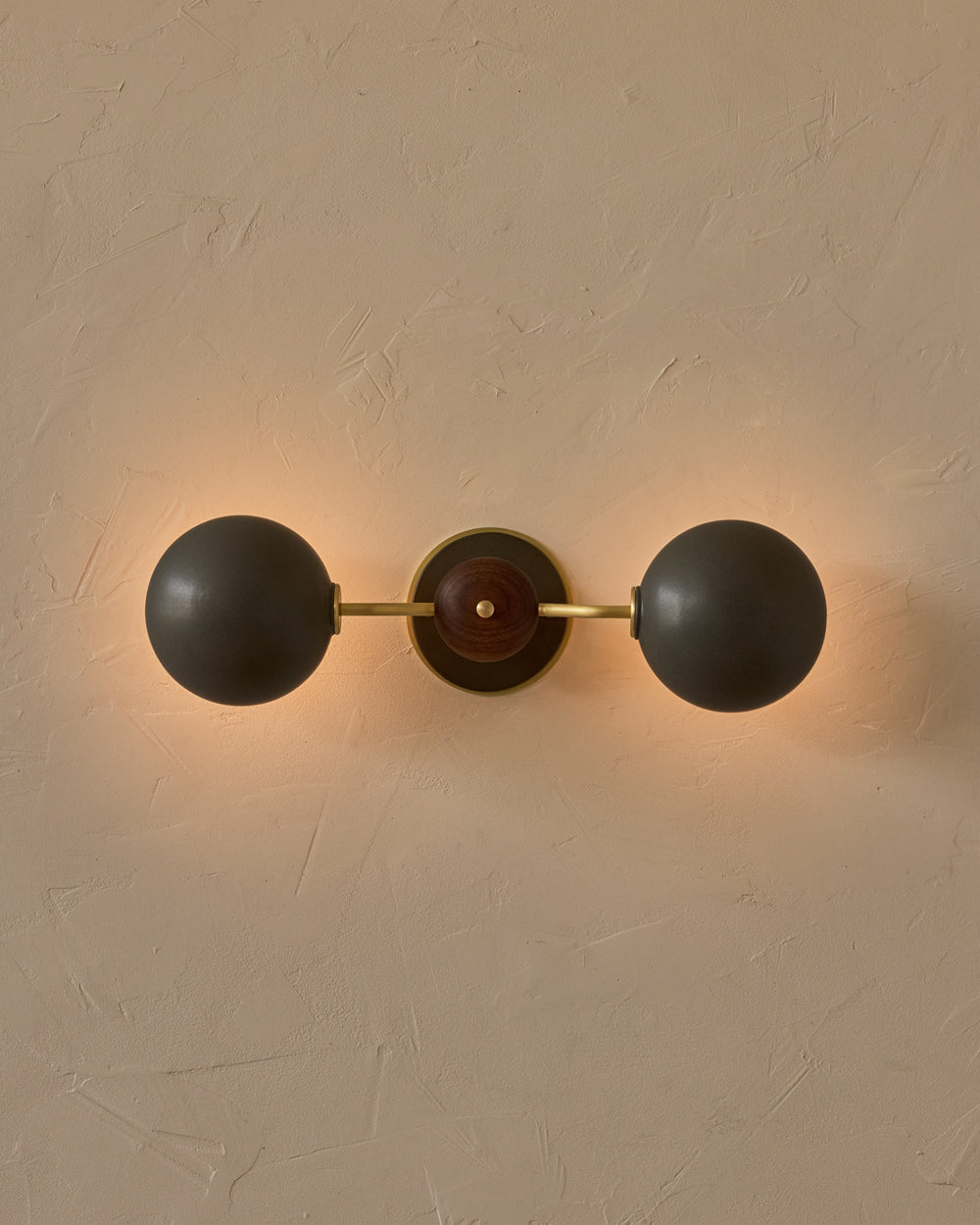 #ceramic-finish_almost black #metal-finish_satin brass #wood-finish_black walnut