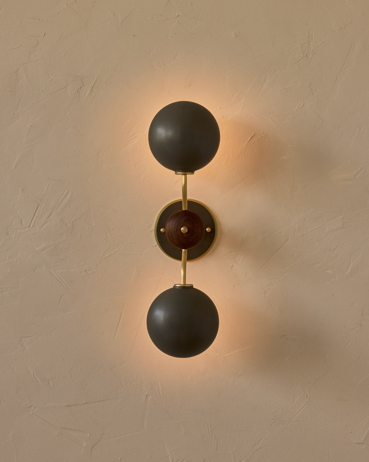 #ceramic-finish_almost black #metal-finish_satin brass #wood-finish_black walnut