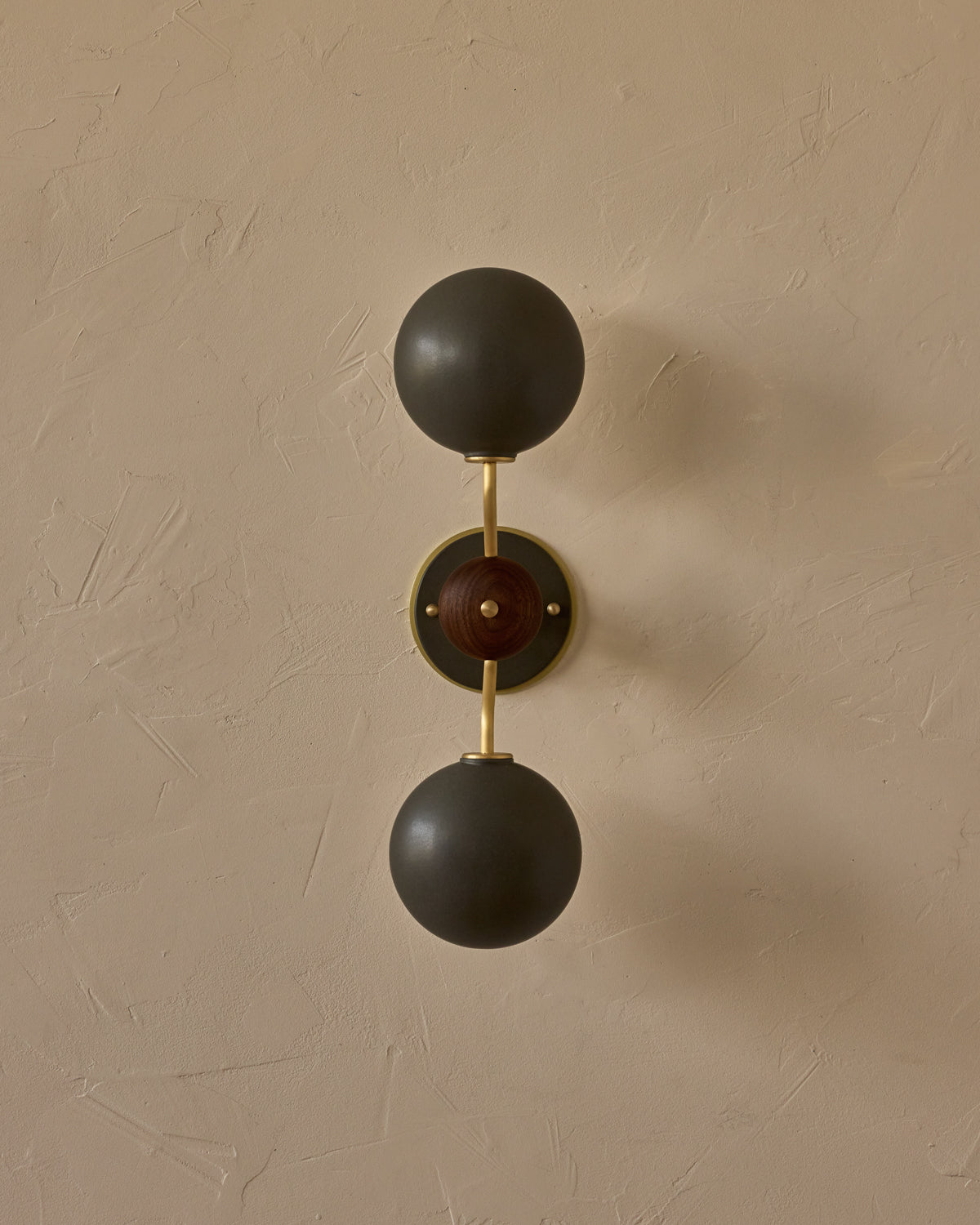 #ceramic-finish_almost black #metal-finish_satin brass #wood-finish_black walnut
