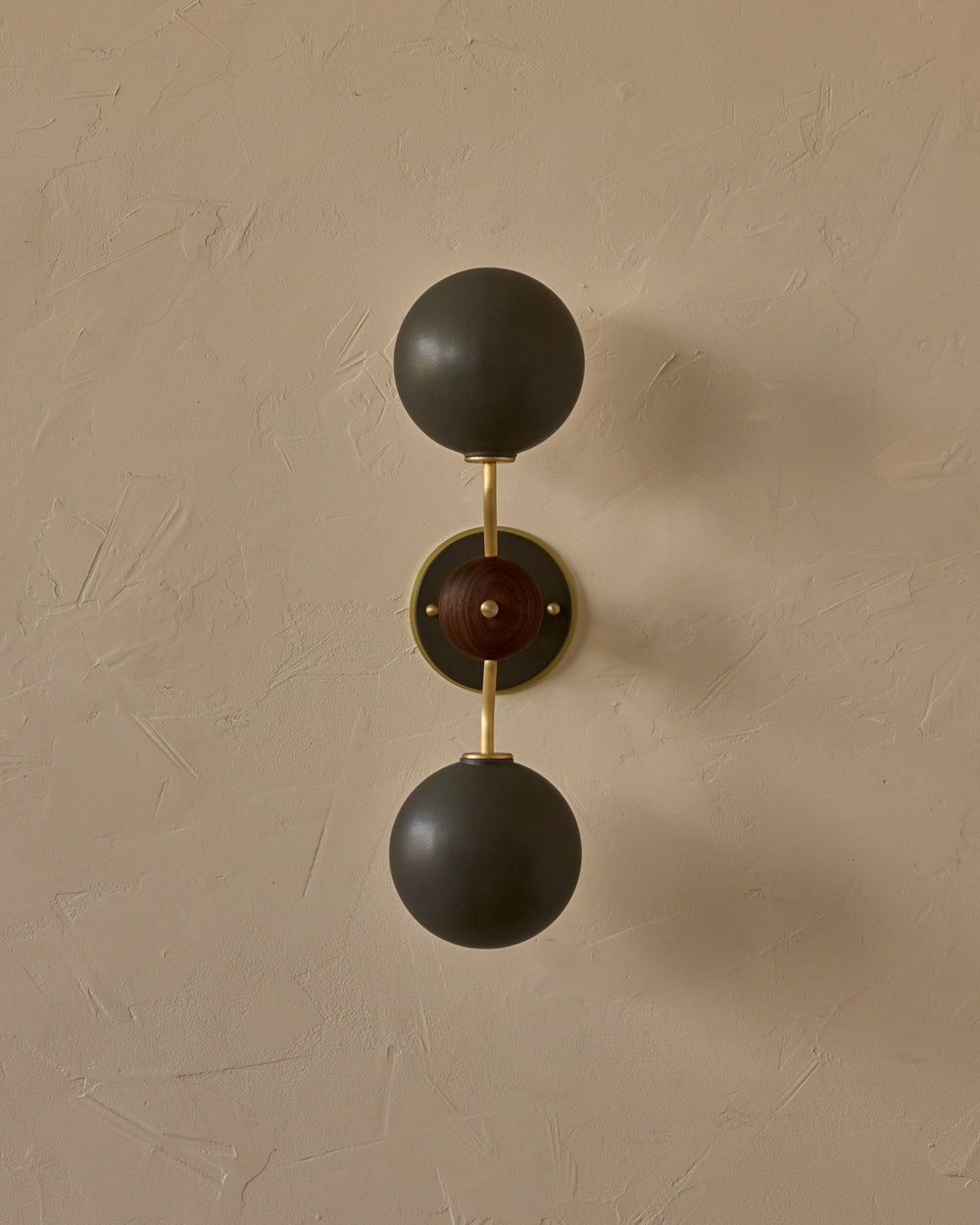 #ceramic-finish_almost black #metal-finish_satin brass #wood-finish_black walnut