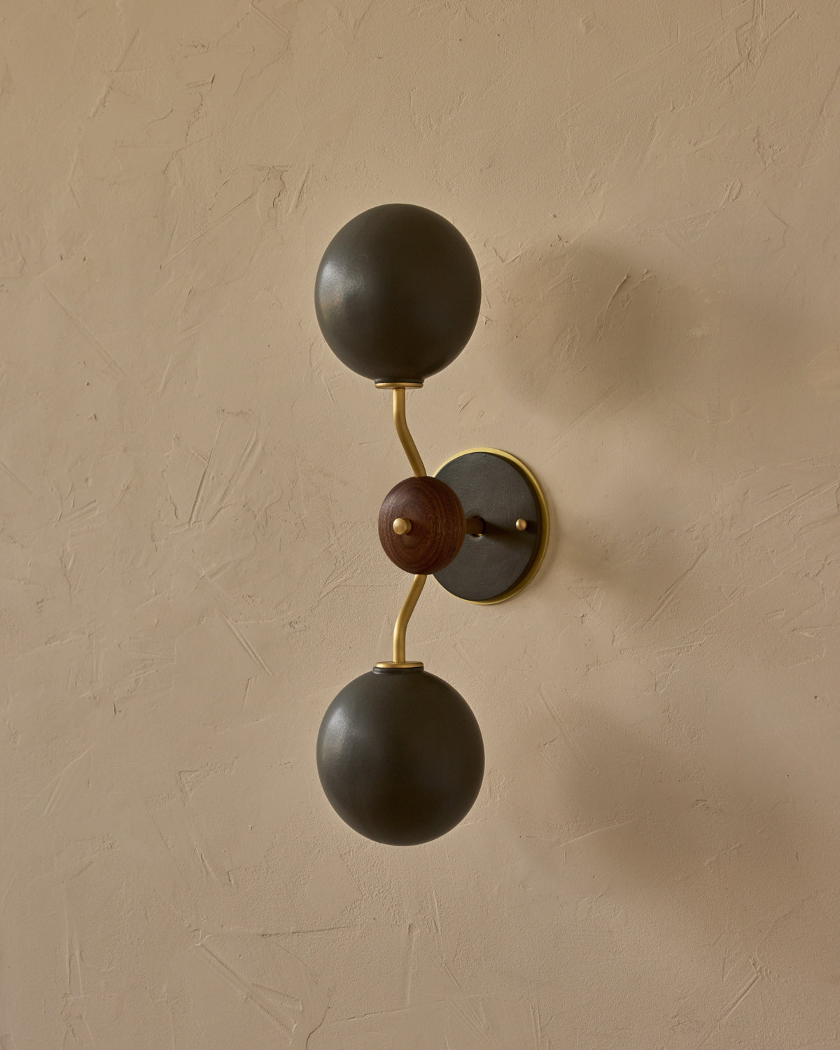 #ceramic-finish_almost black #metal-finish_satin brass #wood-finish_black walnut