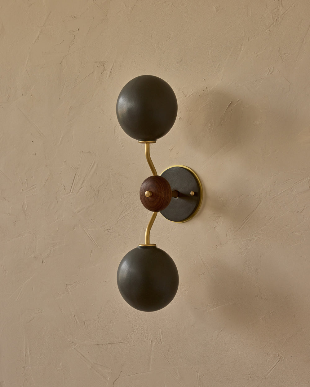 #ceramic-finish_almost black #metal-finish_satin brass #wood-finish_black walnut