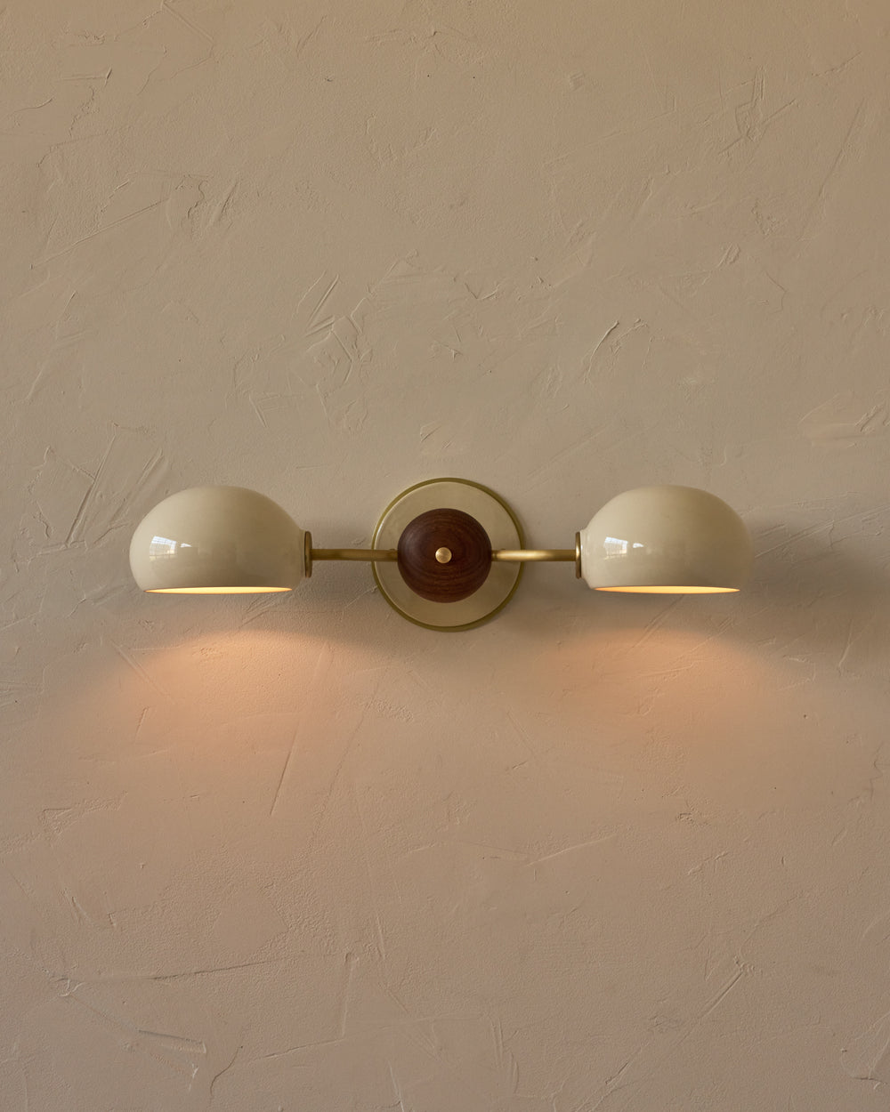 #ceramic-finish_cream #metal-finish_satin brass #wood-finish_black walnut