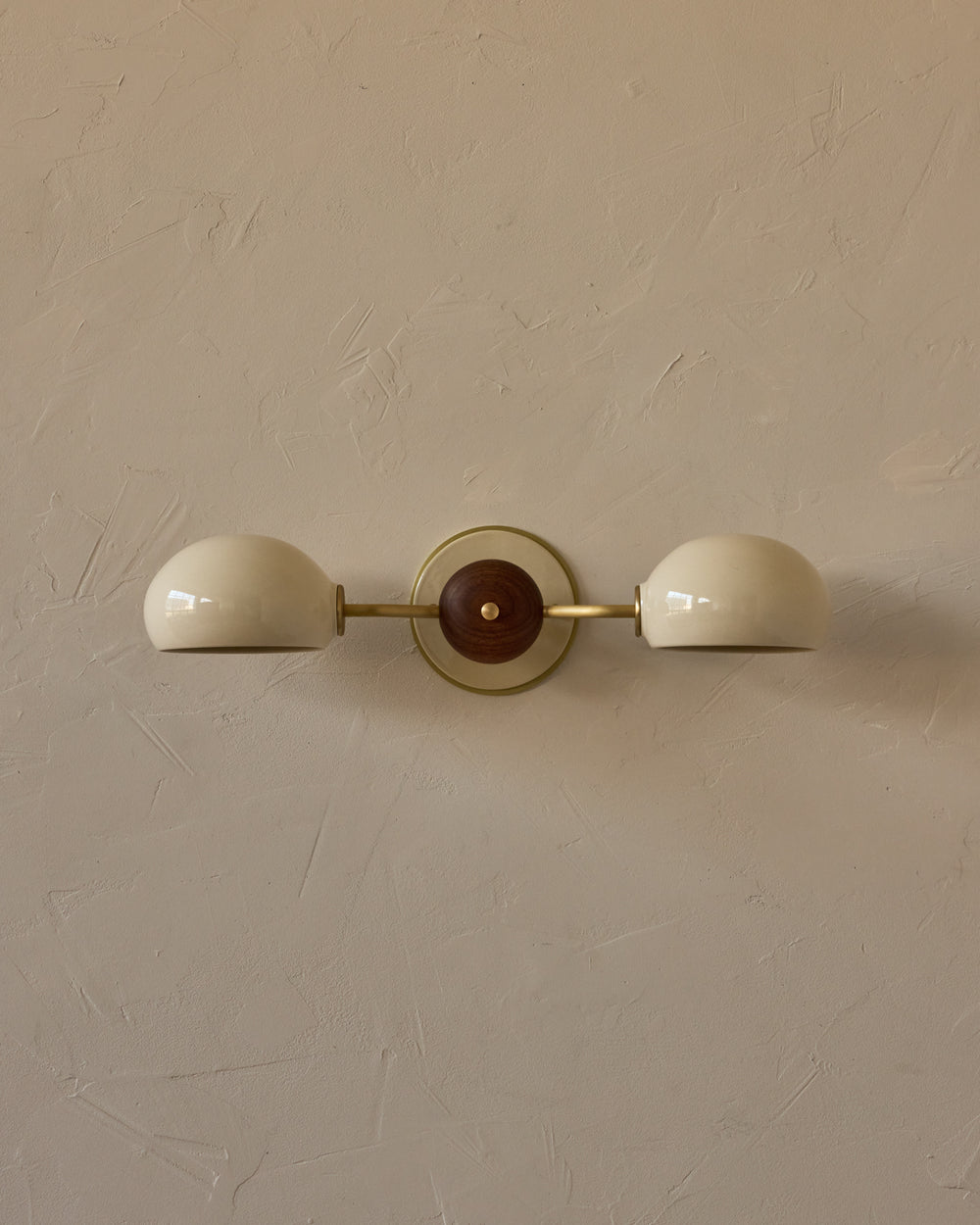 #ceramic-finish_cream #metal-finish_satin brass #wood-finish_black walnut