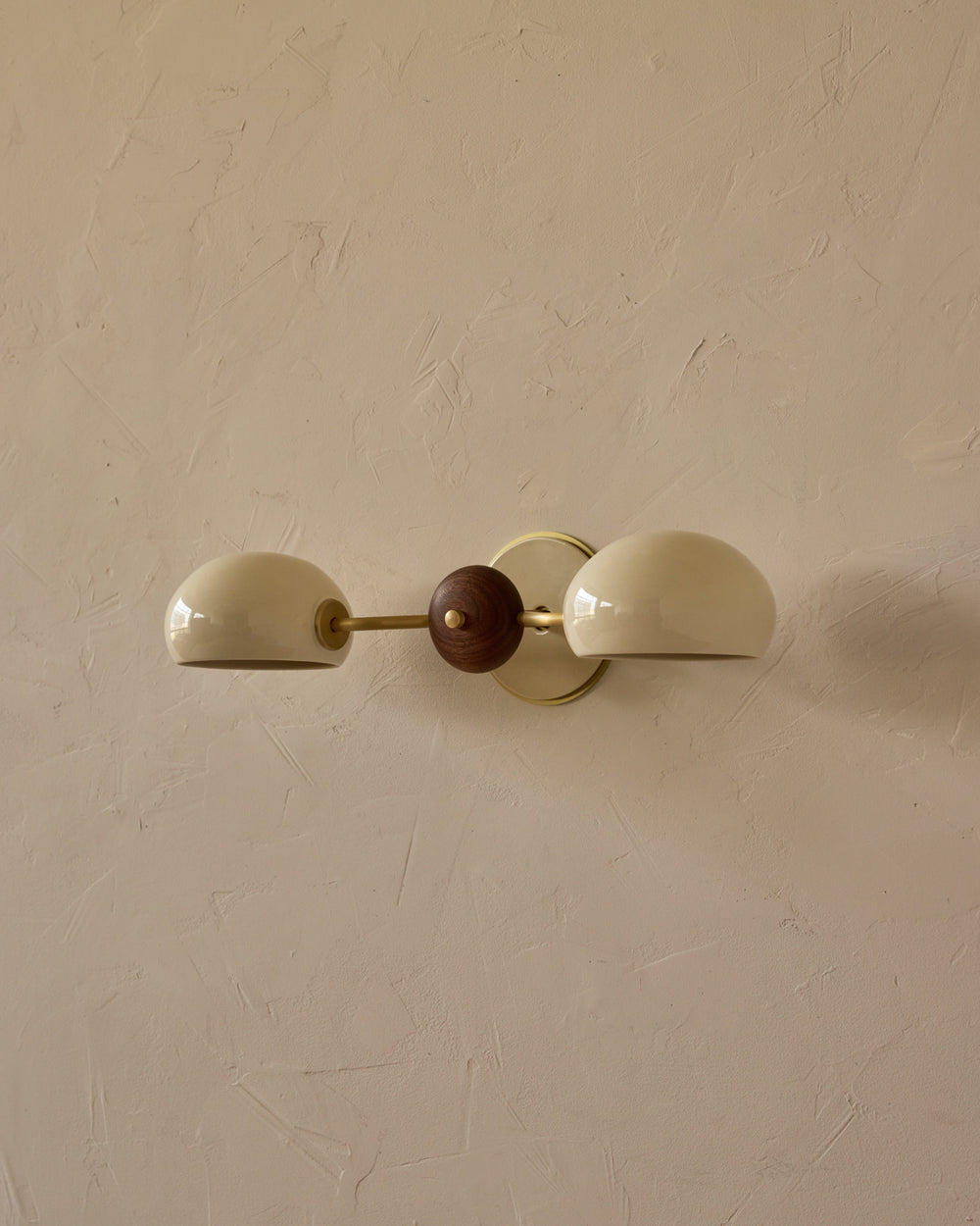 #ceramic-finish_cream #metal-finish_satin brass #wood-finish_black walnut