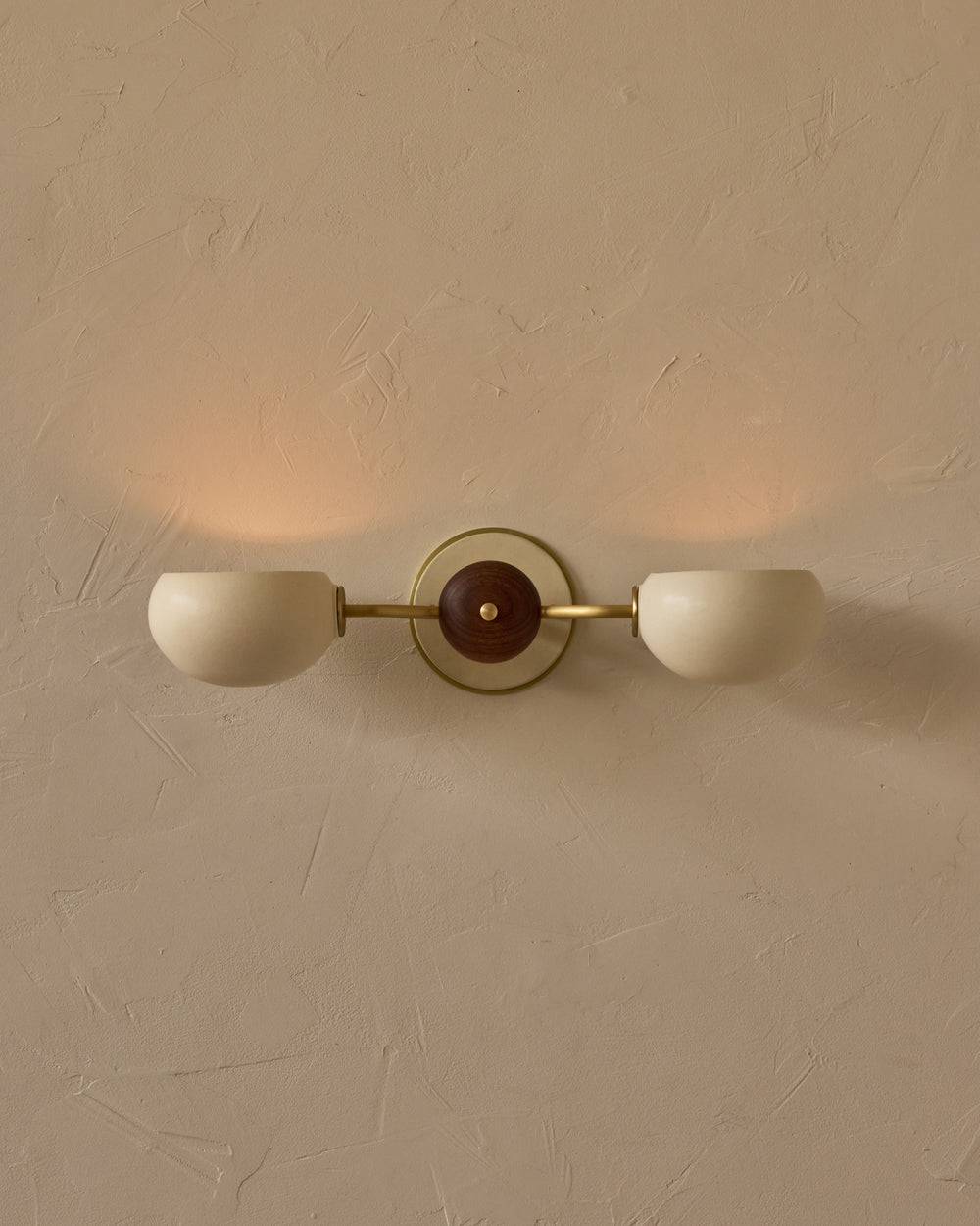 #ceramic-finish_dove #metal-finish_satin brass #wood-finish_black walnut