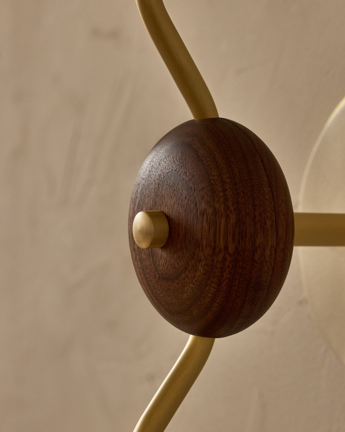 #ceramic-finish_dove #metal-finish_satin brass #wood-finish_black walnut