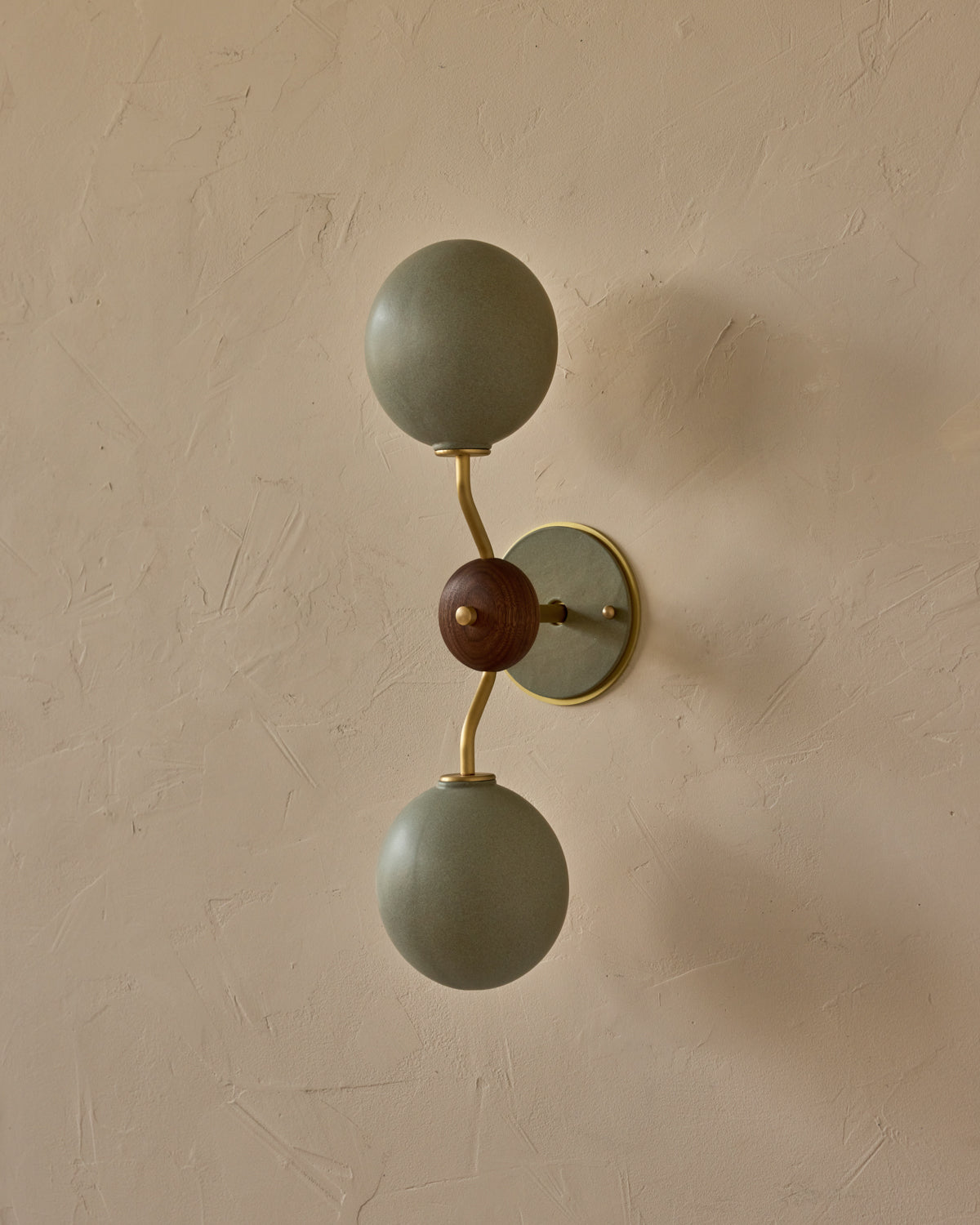 #ceramic-finish_olivine #metal-finish_satin brass #wood-finish_black walnut