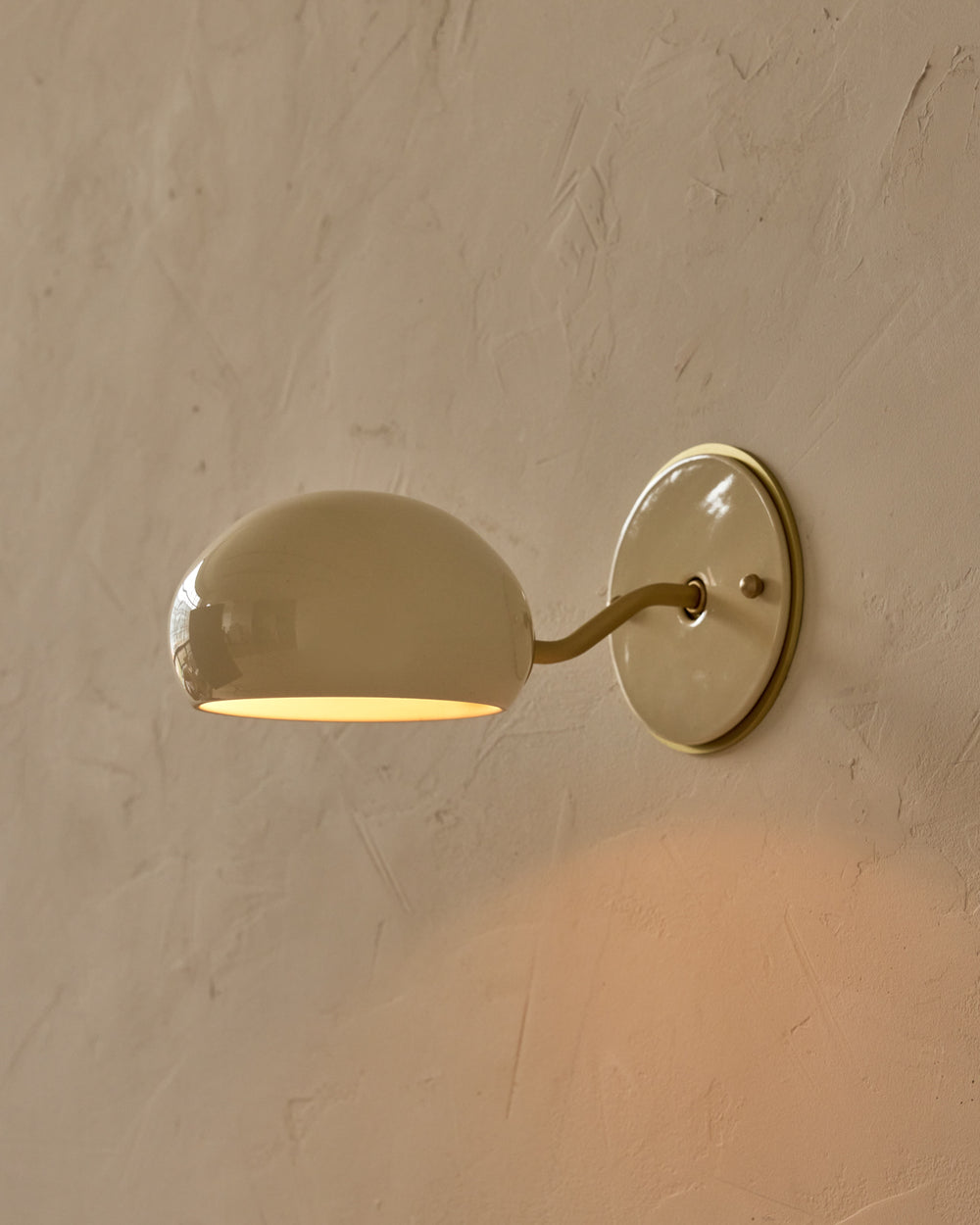 #ceramic-finish_cream #metal-finish_satin brass