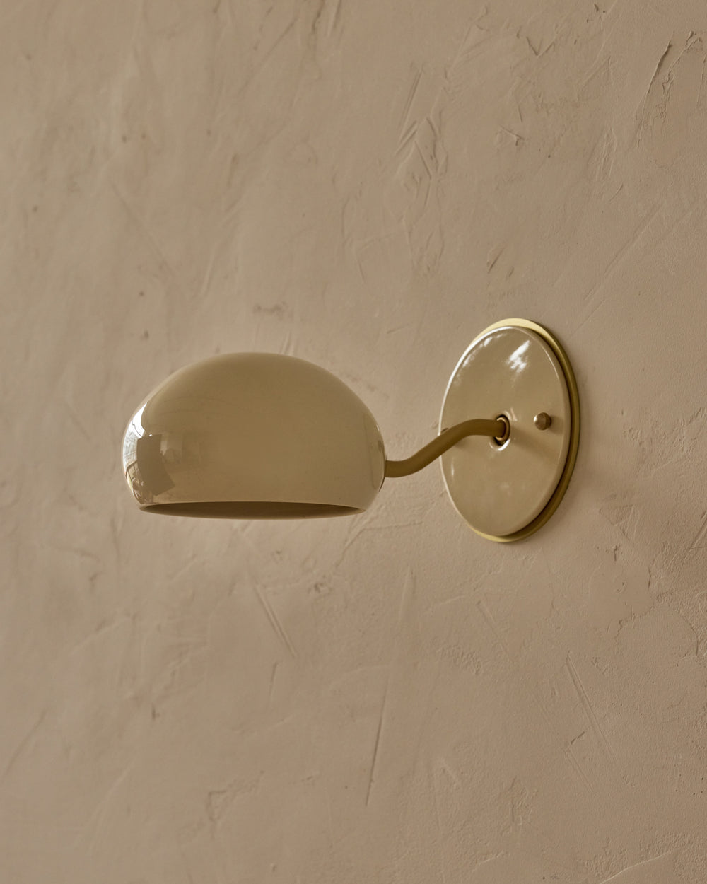 #ceramic-finish_cream #metal-finish_satin brass