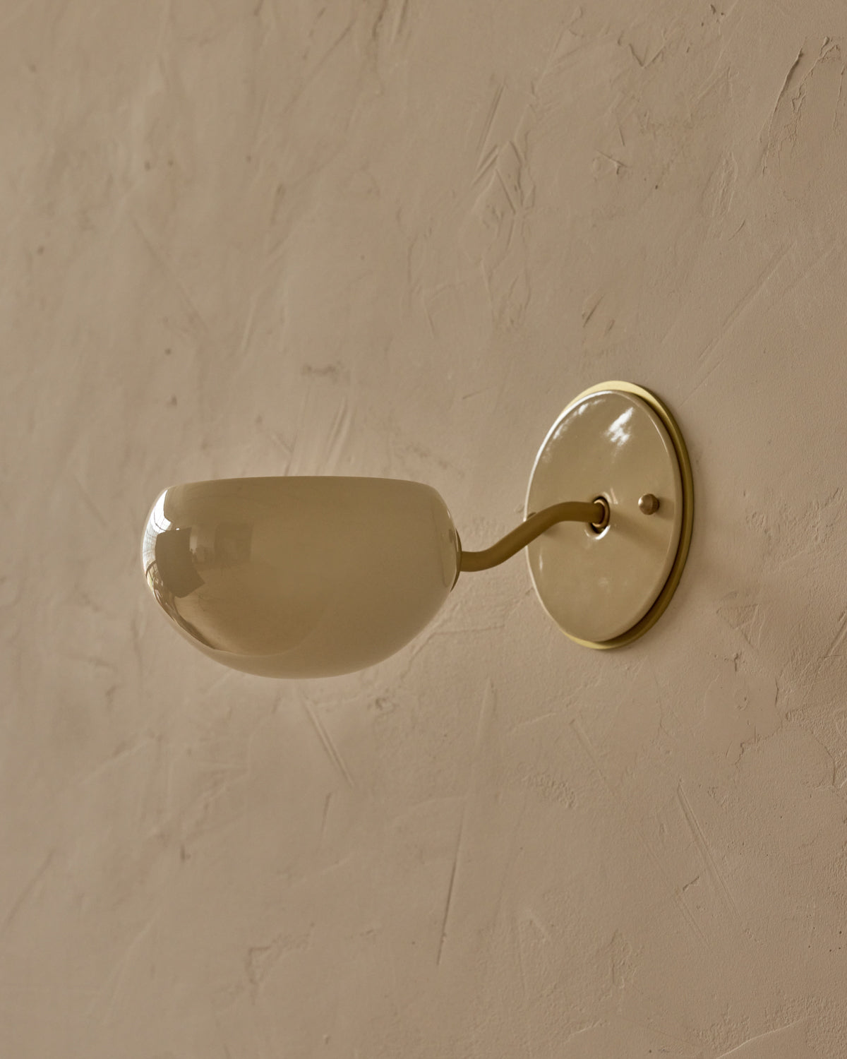 #ceramic-finish_cream #metal-finish_satin brass