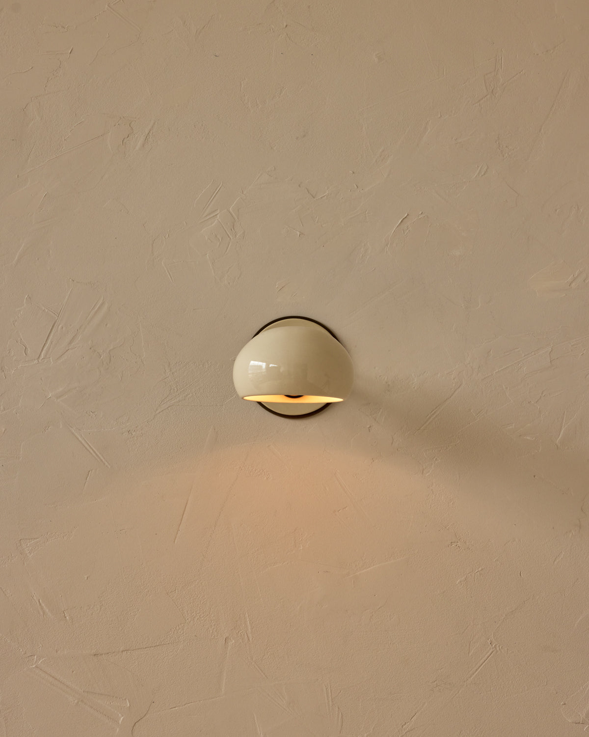 #ceramic-finish_cream #metal-finish_antique brass