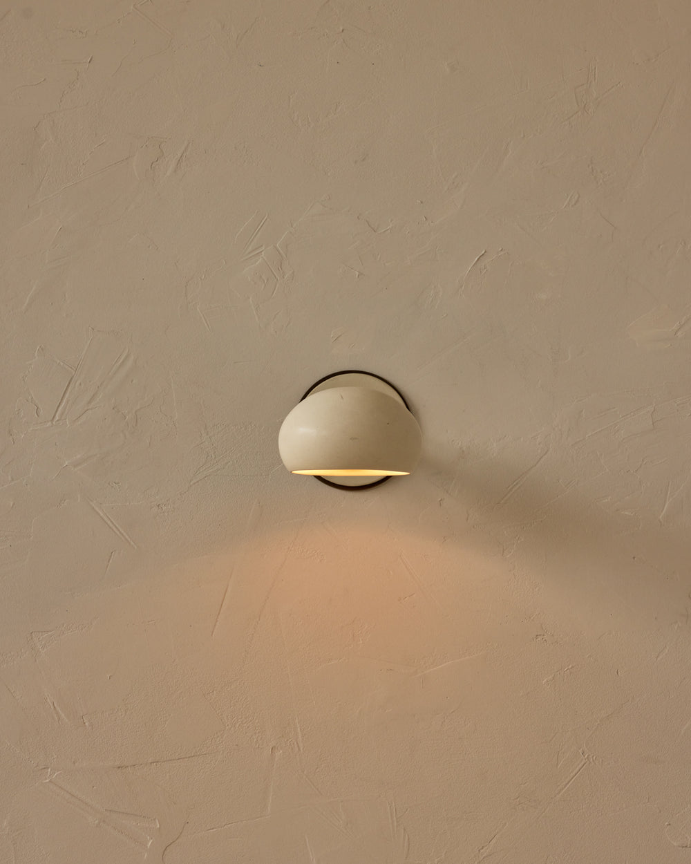 #ceramic-finish_dove #metal-finish_antique brass