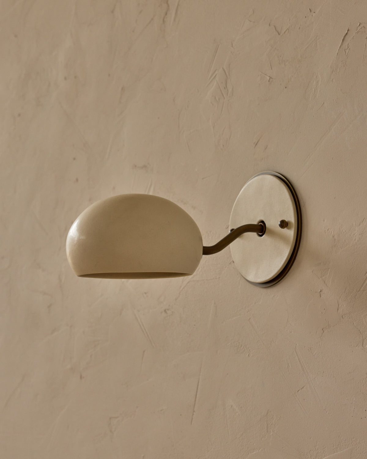 #ceramic-finish_dove #metal-finish_antique brass