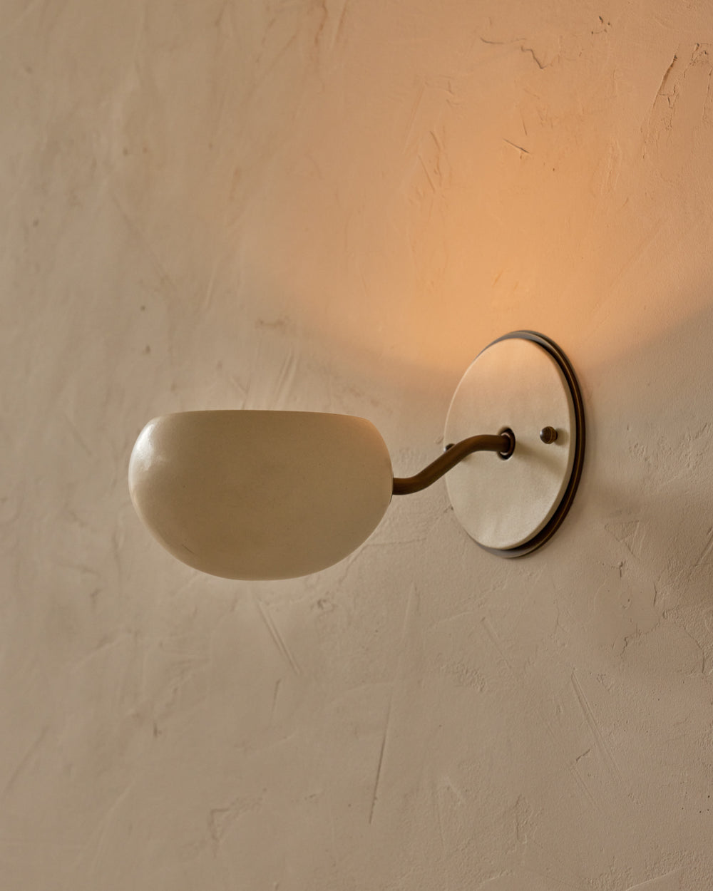 #ceramic-finish_dove #metal-finish_antique brass
