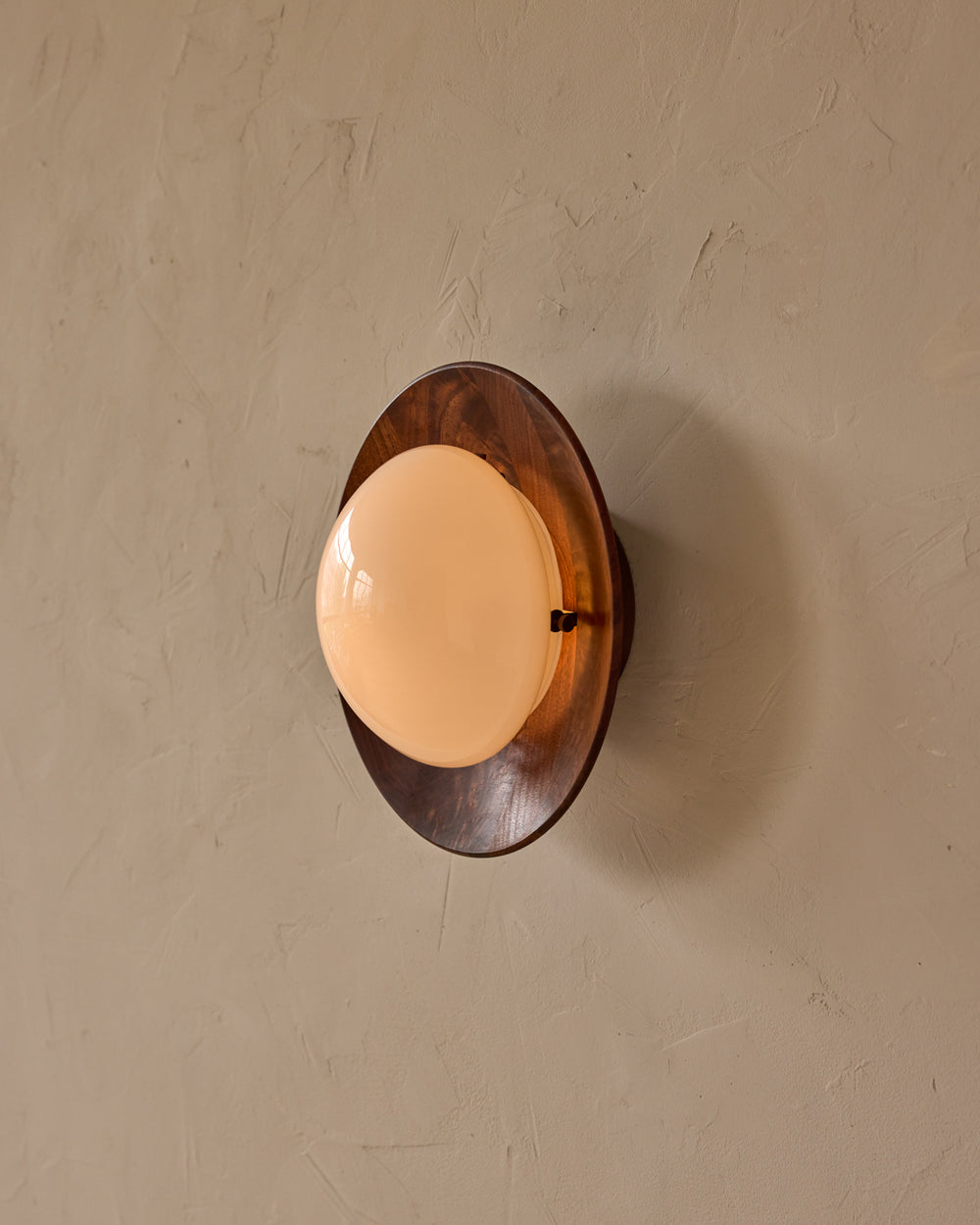 #shade-finish_black walnut #metal-finish_antique brass