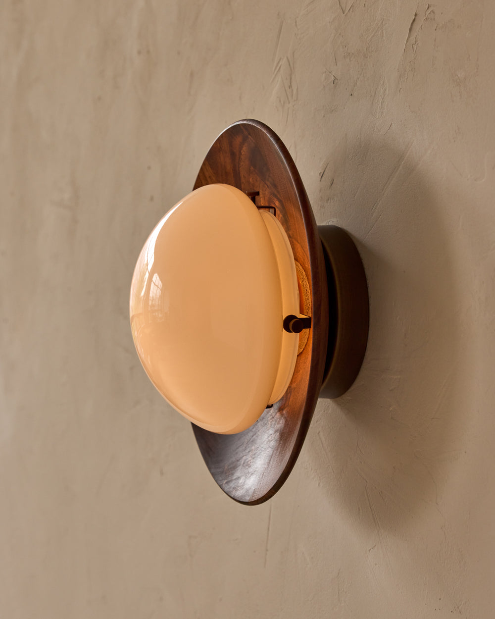 #shade-finish_black walnut #metal-finish_antique brass