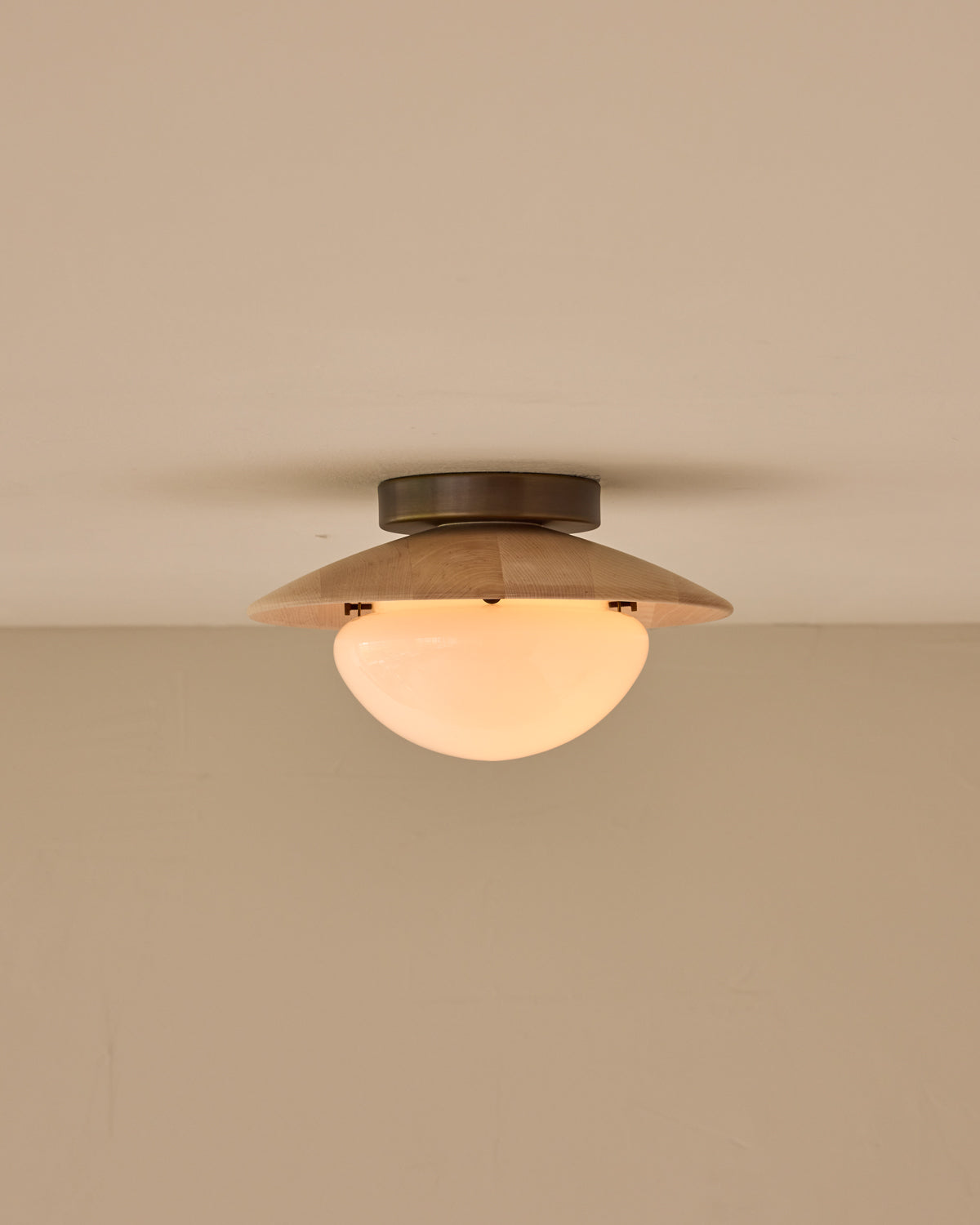 #shade-finish_clear maple #metal-finish_antique brass