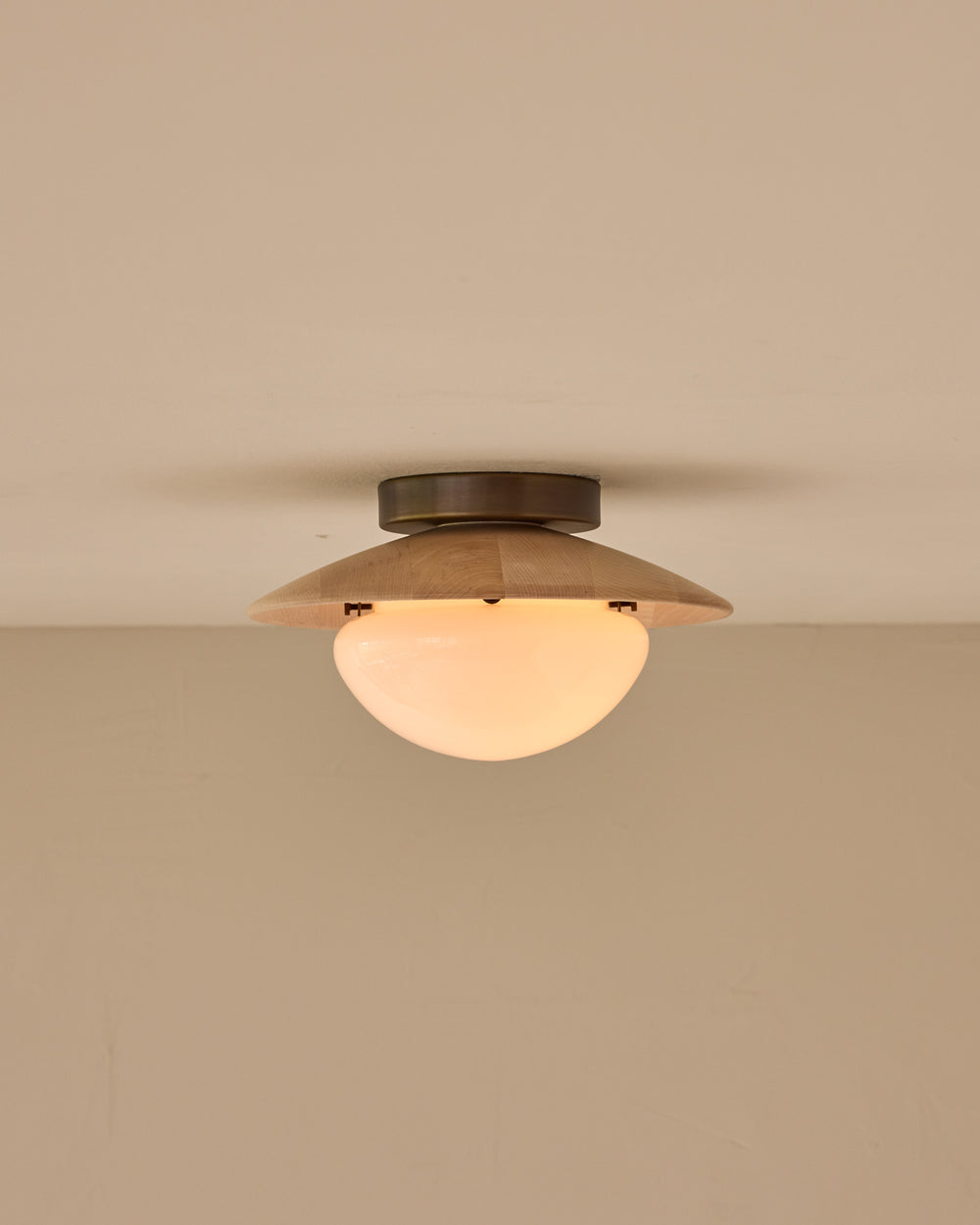 #shade-finish_clear maple #metal-finish_antique brass