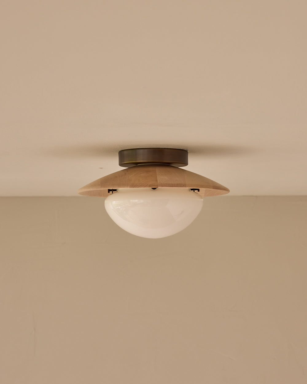 #shade-finish_clear maple #metal-finish_antique brass