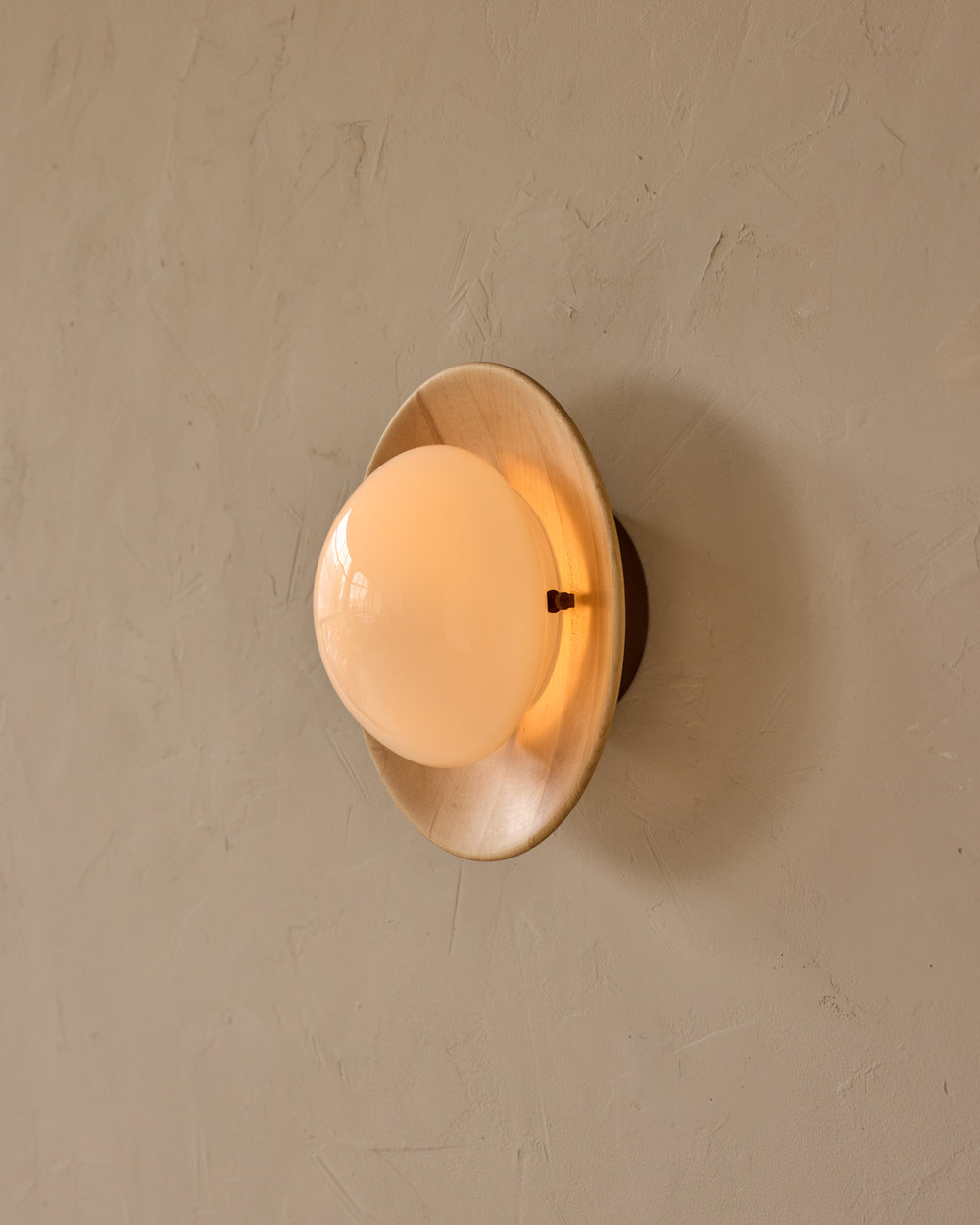 #shade-finish_natural maple #metal-finish_antique brass