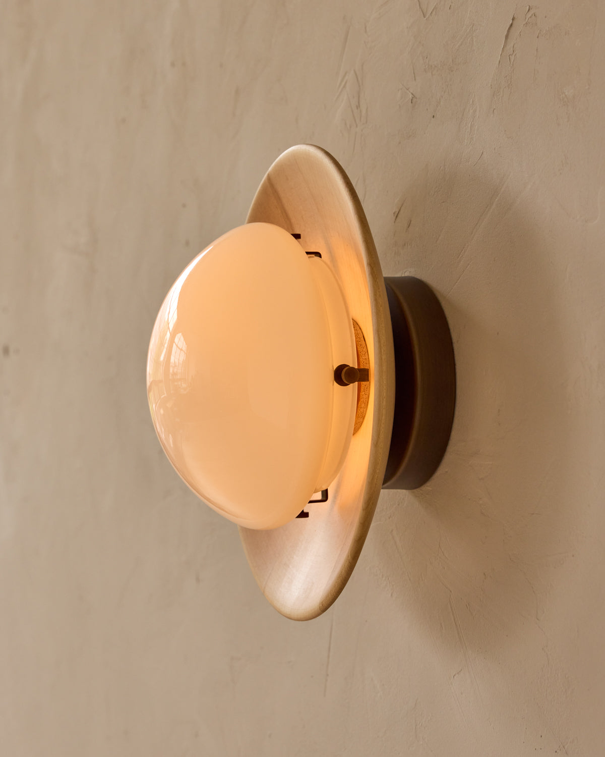 #shade-finish_natural maple #metal-finish_antique brass