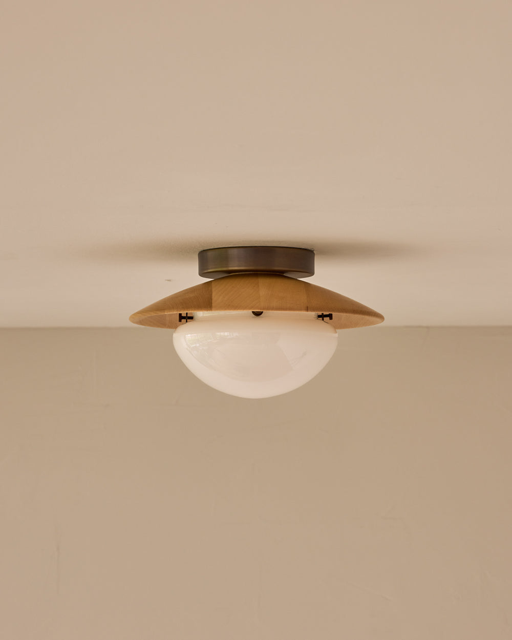 #shade-finish_natural maple #metal-finish_antique brass