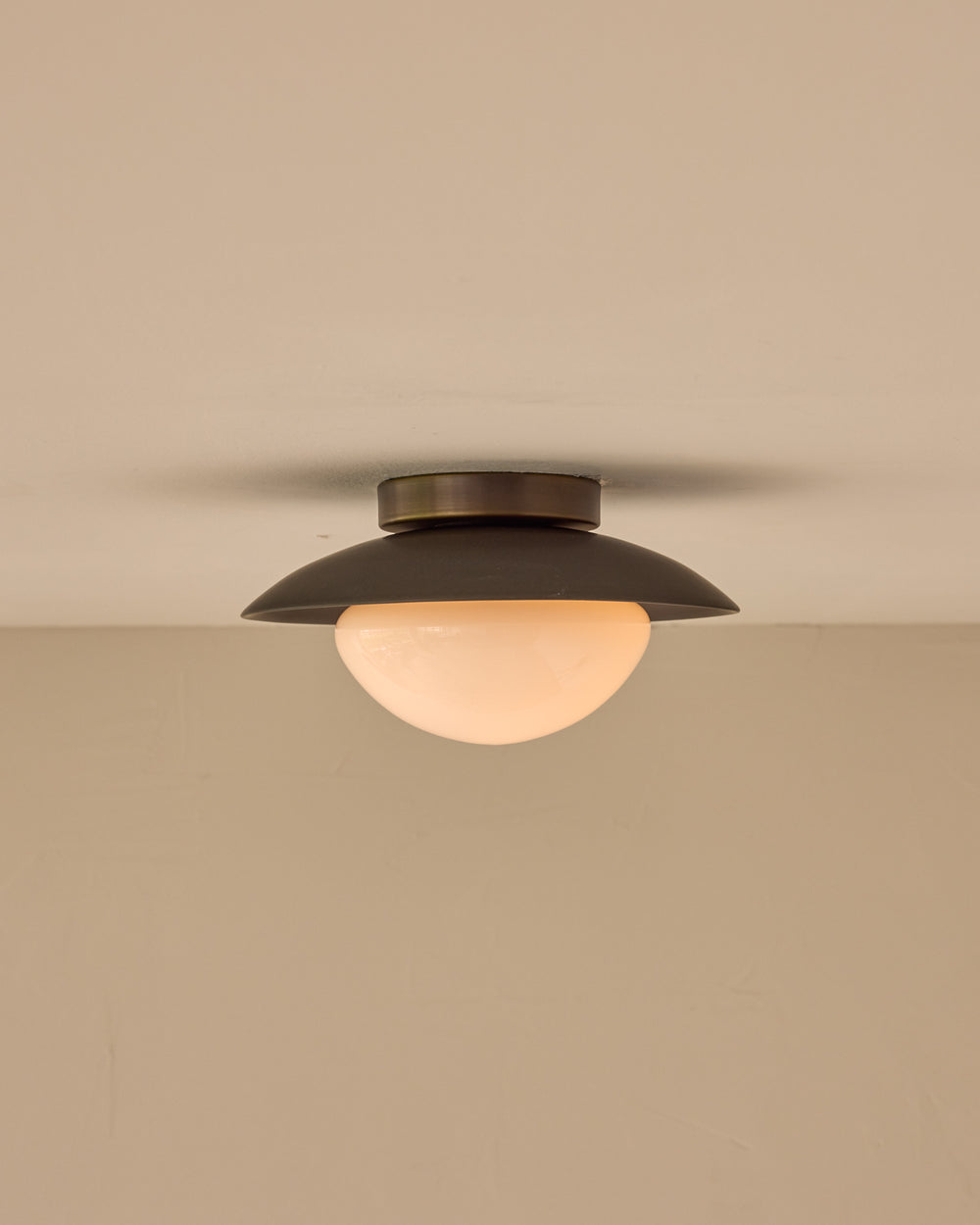 #shade-finish_almost black ceramic #metal-finish_antique brass