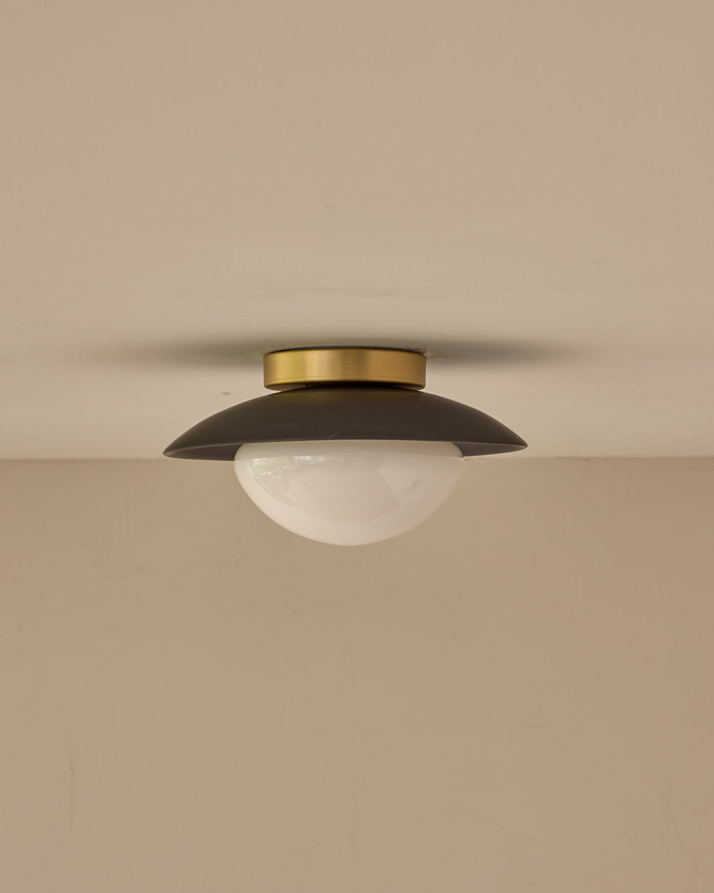 #shade-finish_almost black ceramic #metal-finish_satin brass