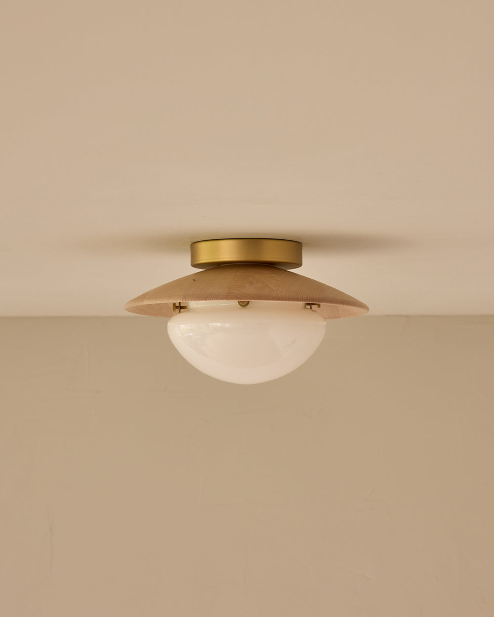 #shade-finish_clear maple #metal-finish_satin brass