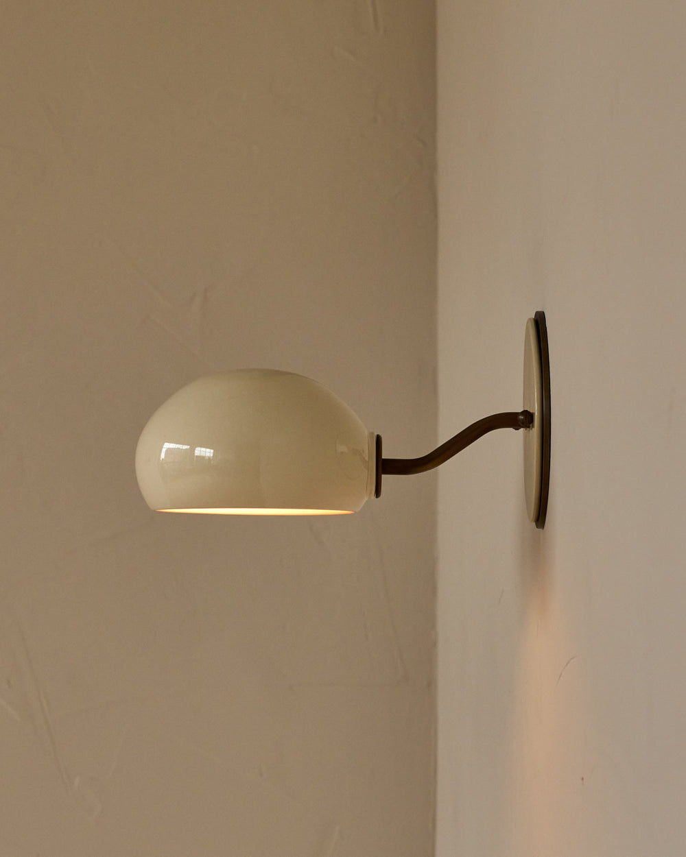 #ceramic-finish_cream #metal-finish_antique brass