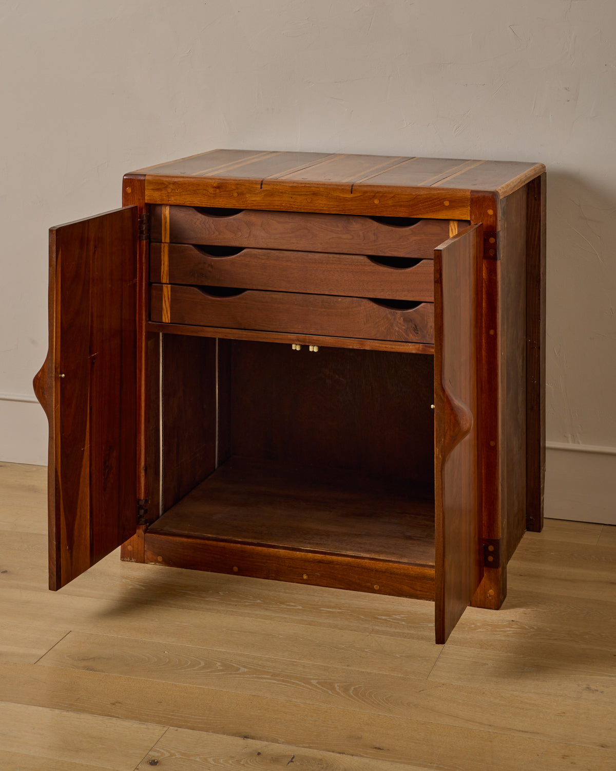 #style_Cabinet with Drawers