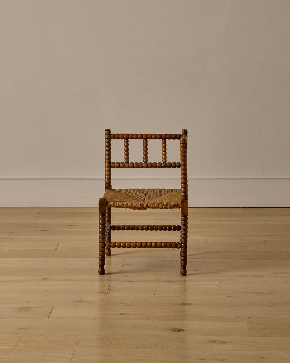 Corner Rounded Bobbin Chair