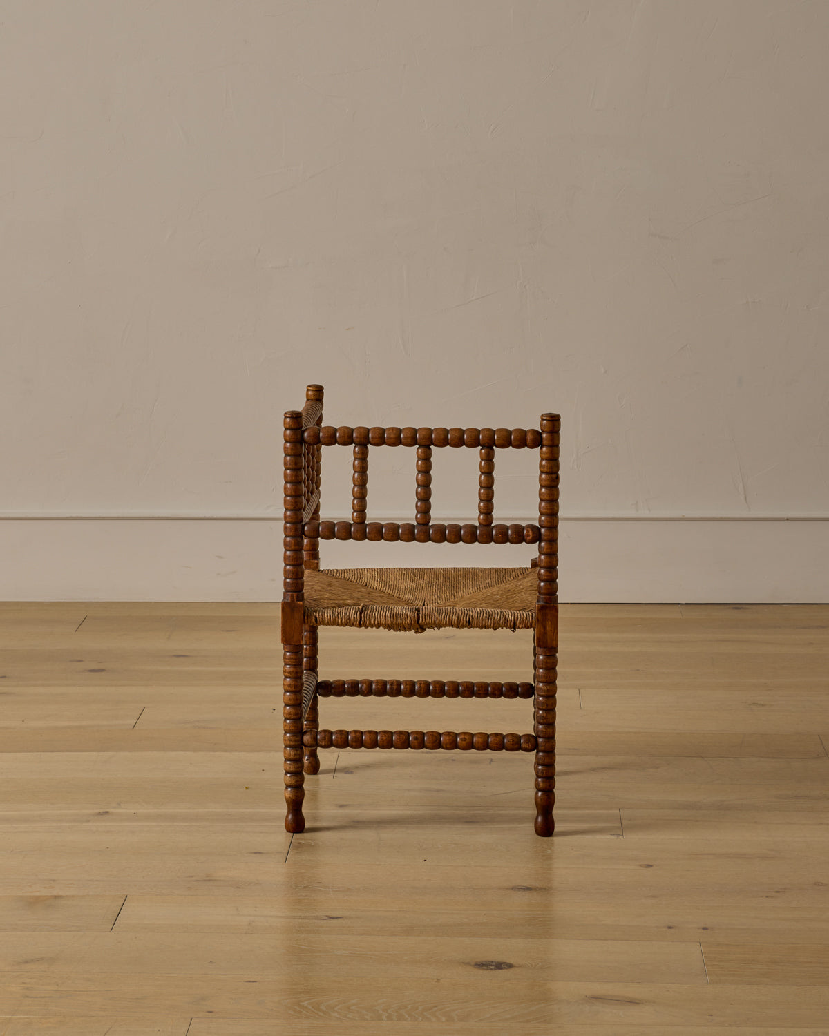 Corner Rounded Bobbin Chair