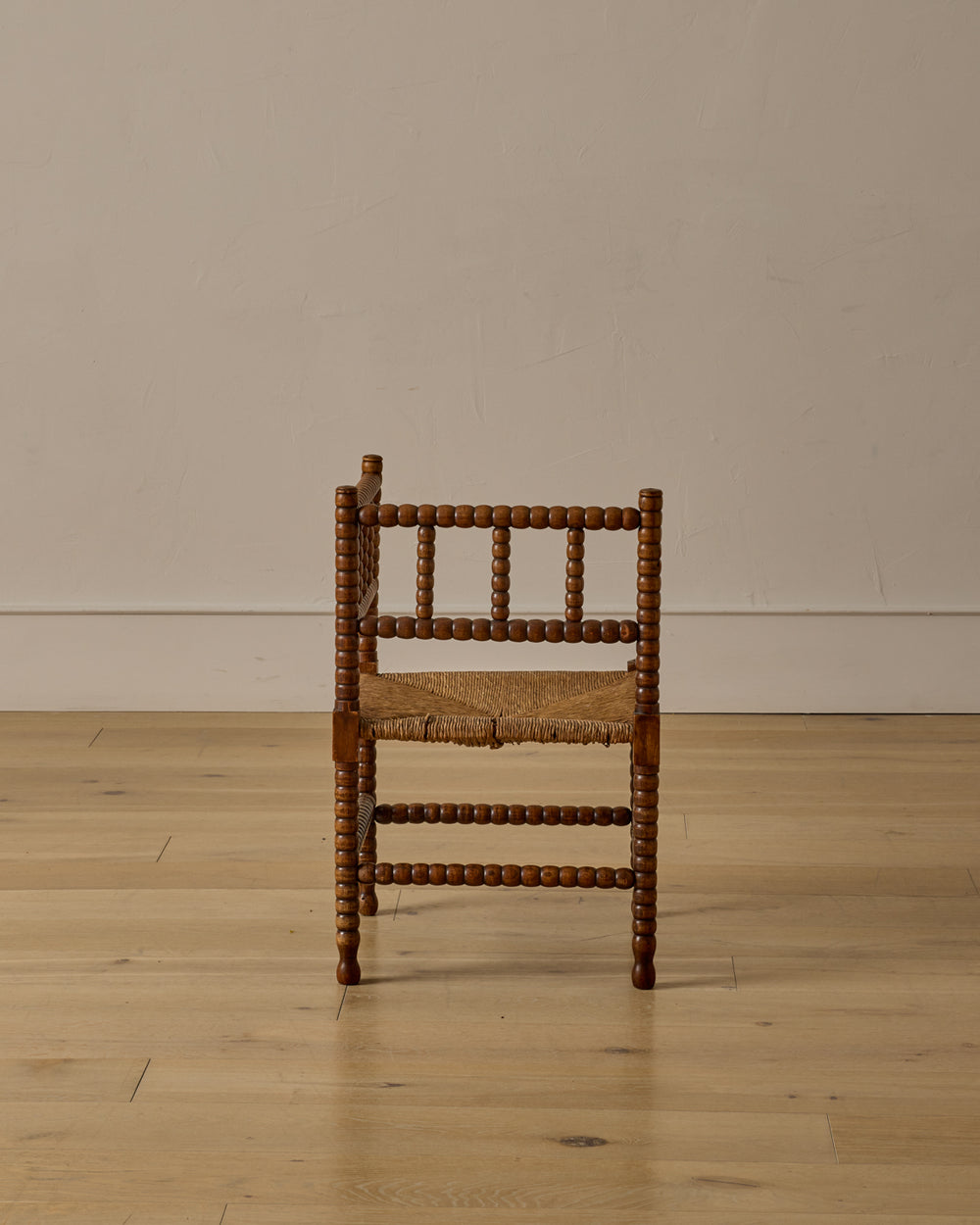 Corner Rounded Bobbin Chair