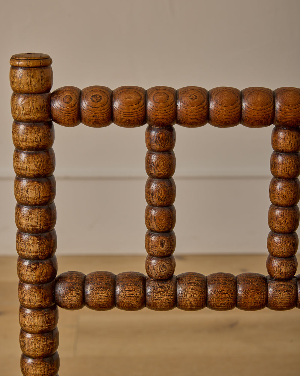 Corner Rounded Bobbin Chair