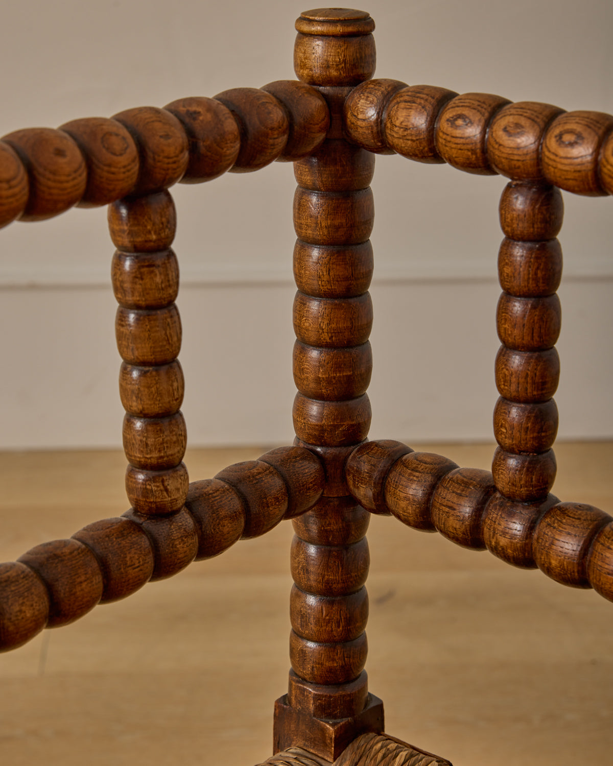 Corner Rounded Bobbin Chair