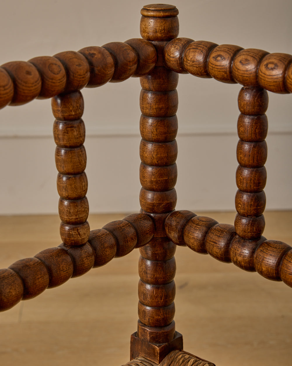 Corner Rounded Bobbin Chair