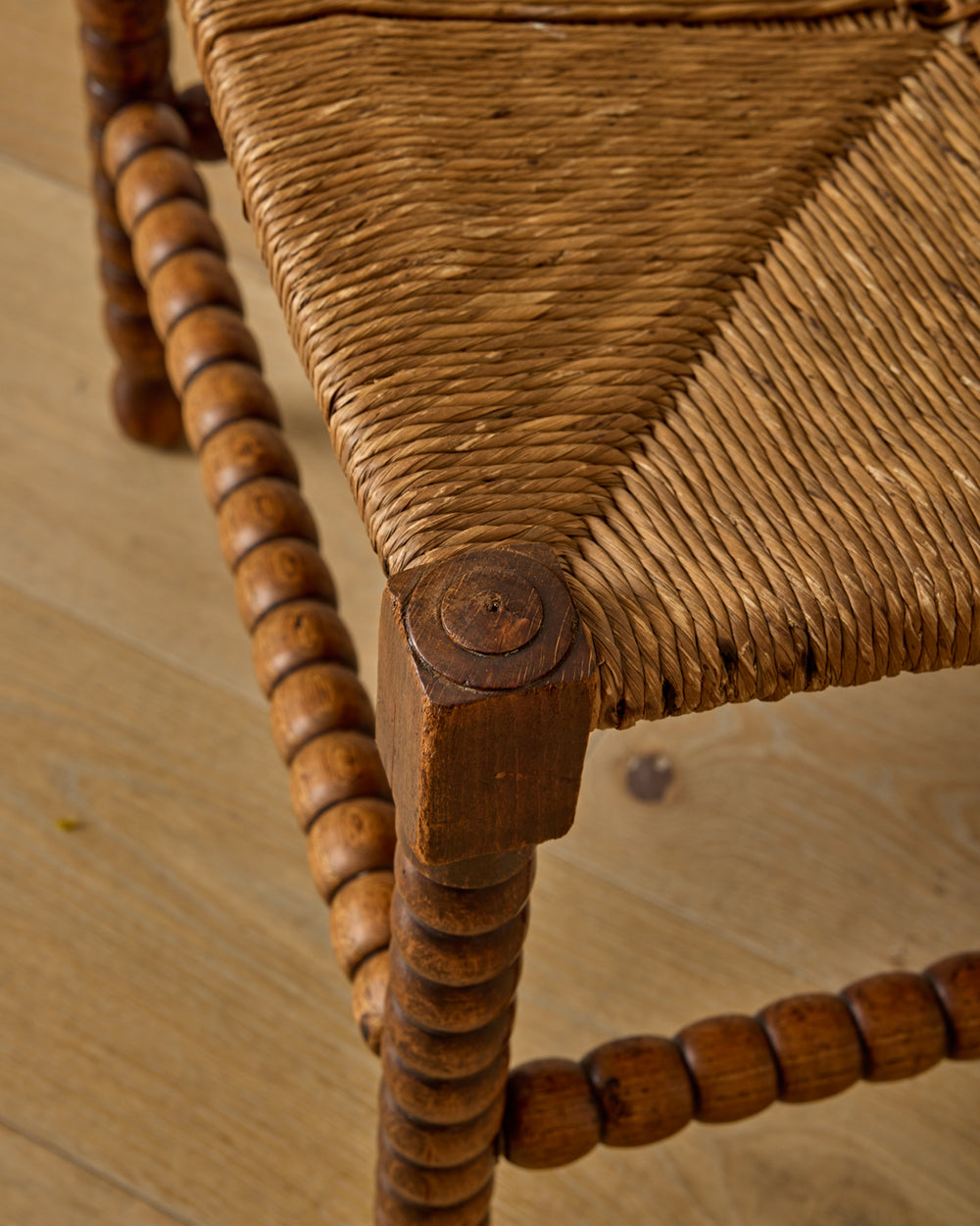 Corner Rounded Bobbin Chair