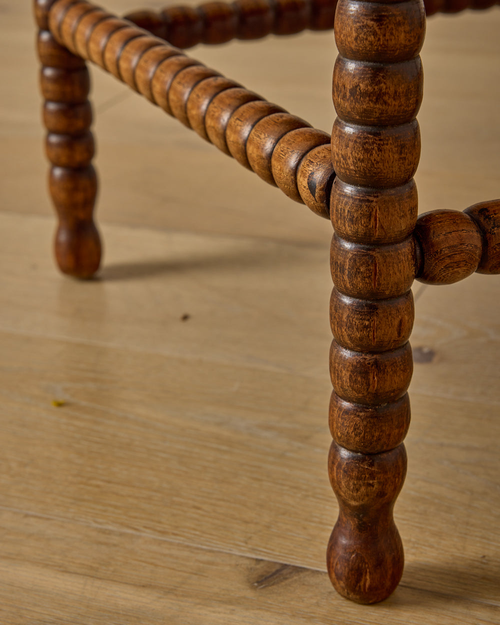 Corner Rounded Bobbin Chair