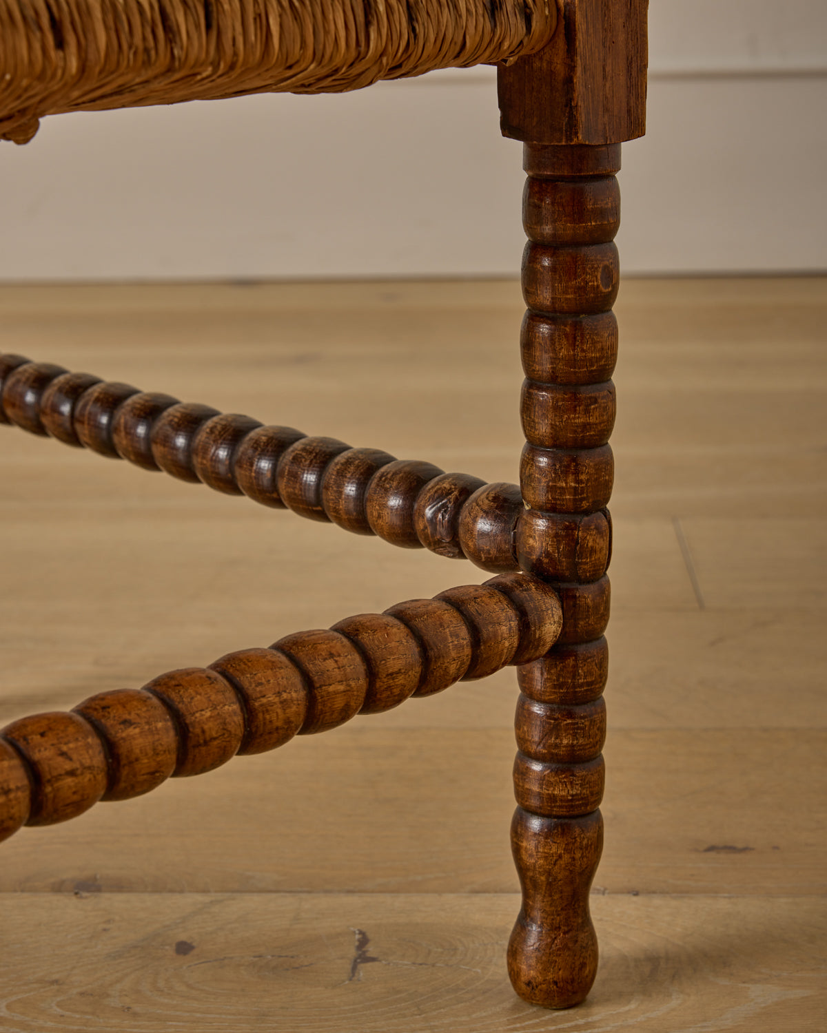Corner Rounded Bobbin Chair