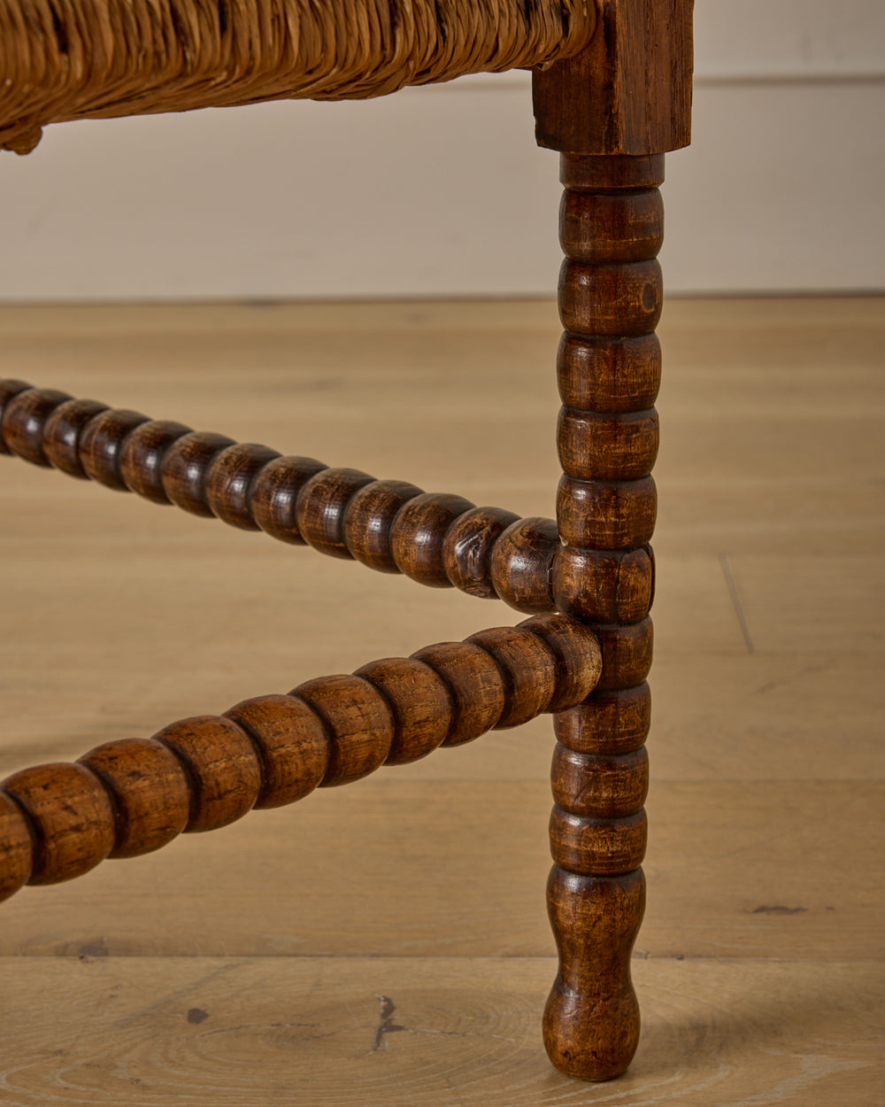 Corner Rounded Bobbin Chair