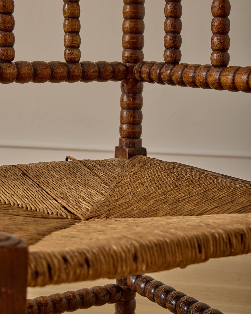 Corner Rounded Bobbin Chair