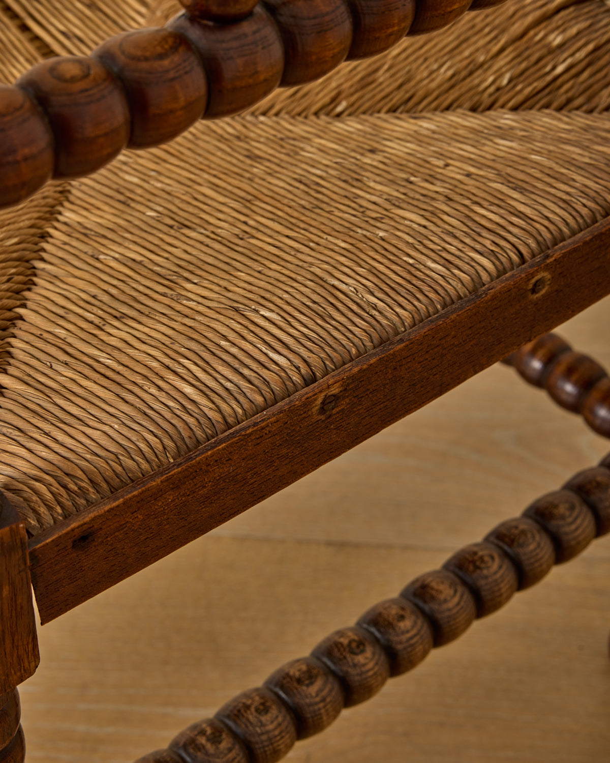 Corner Rounded Bobbin Chair