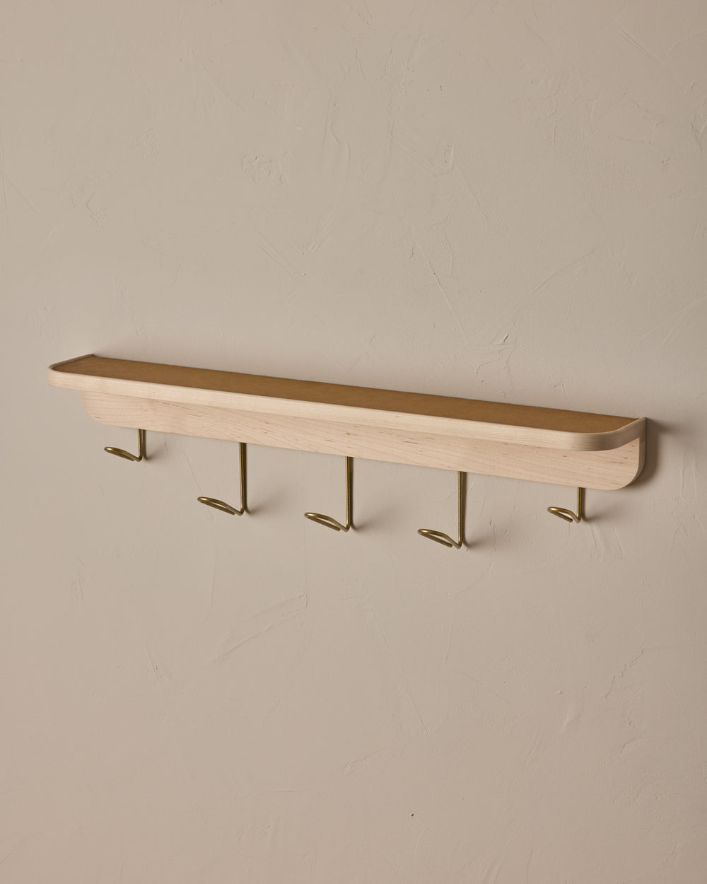 #size_large #leather-finish_natural #wood-finish_clear maple