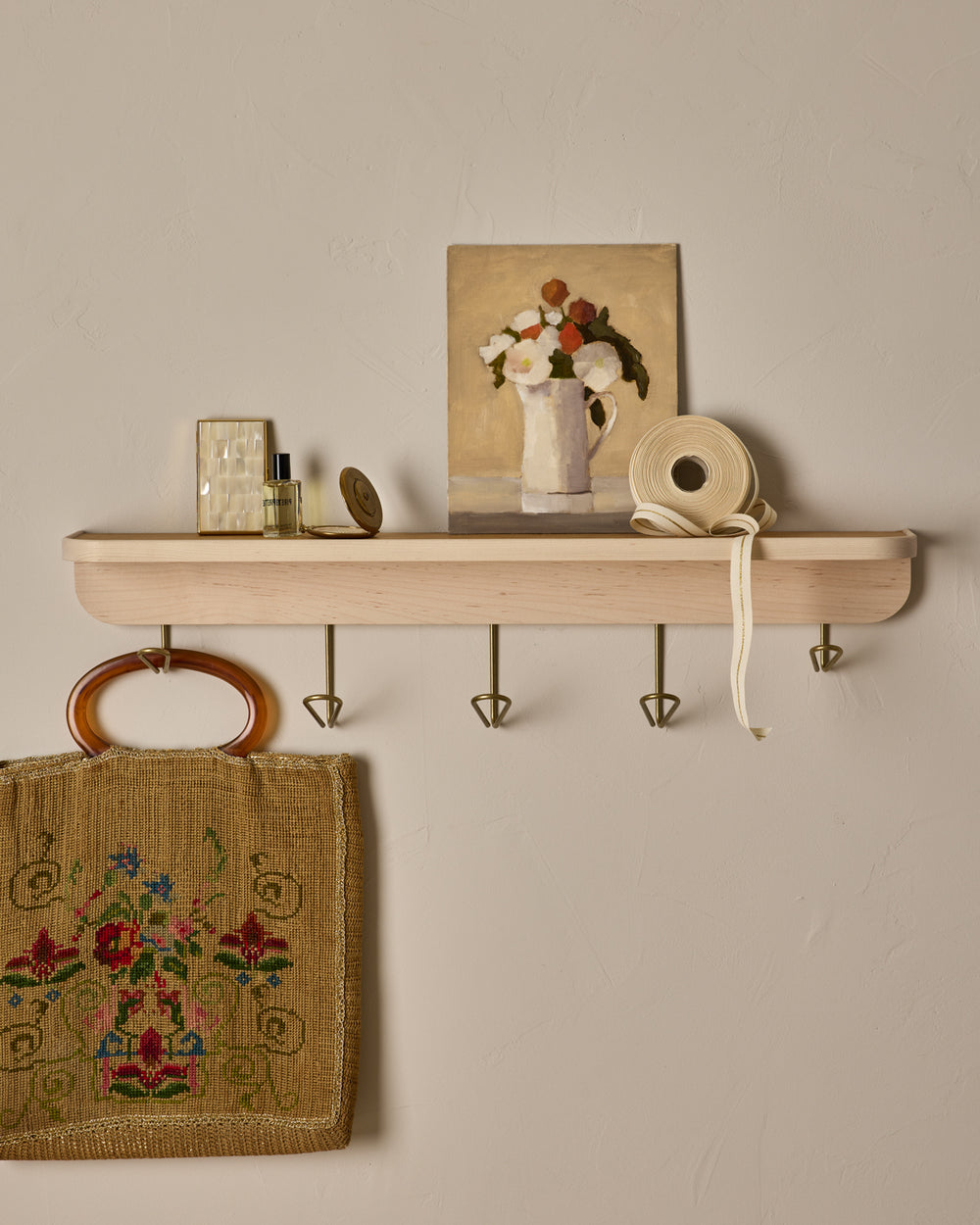 #size_large #leather-finish_natural #wood-finish_clear maple