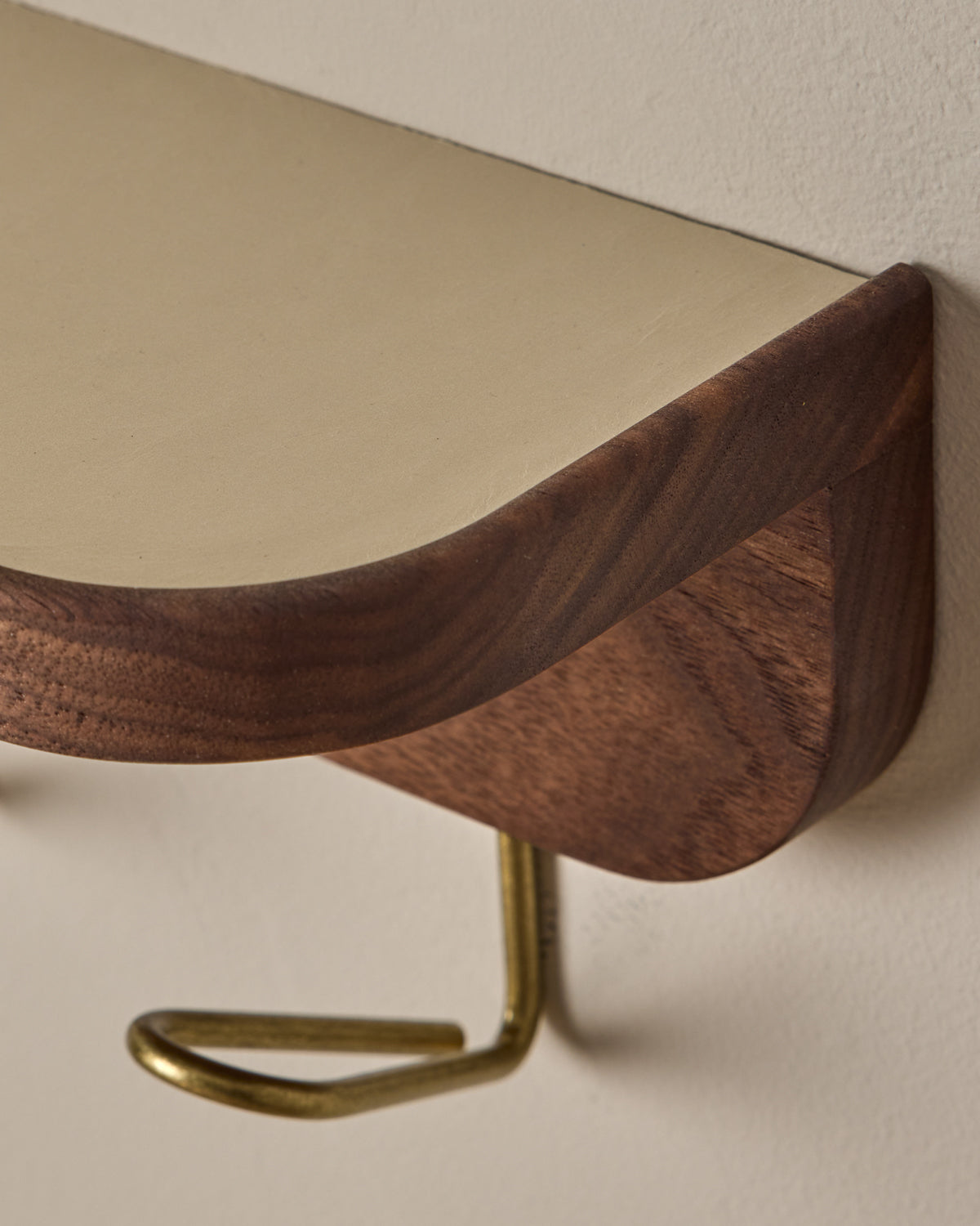  #leather-finish_eggshell #wood-finish_black walnut