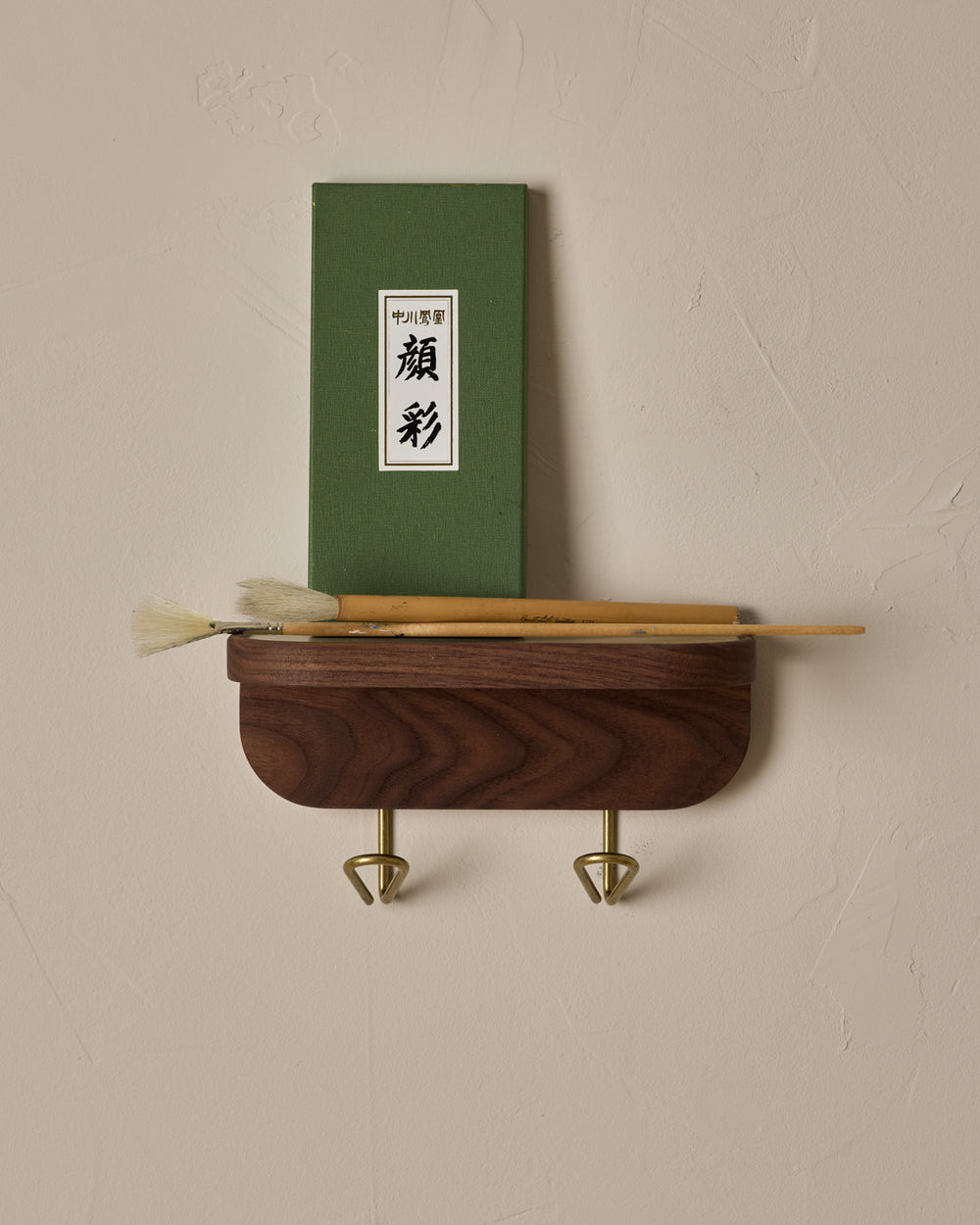 #size_small #leather-finish_eggshell #wood-finish_black walnut