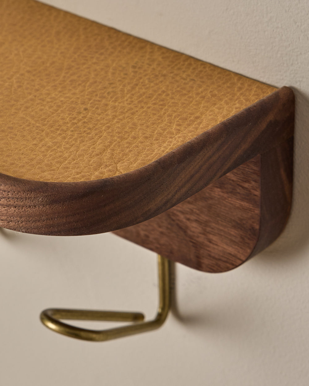  #leather-finish_natural #wood-finish_black walnut