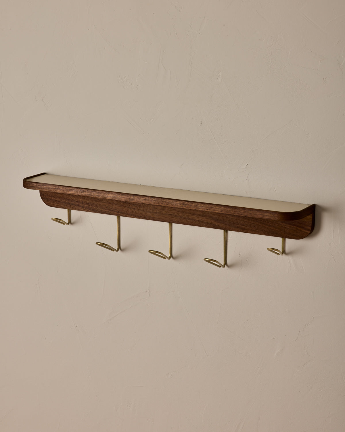 #size_large #leather-finish_eggshell #wood-finish_black walnut